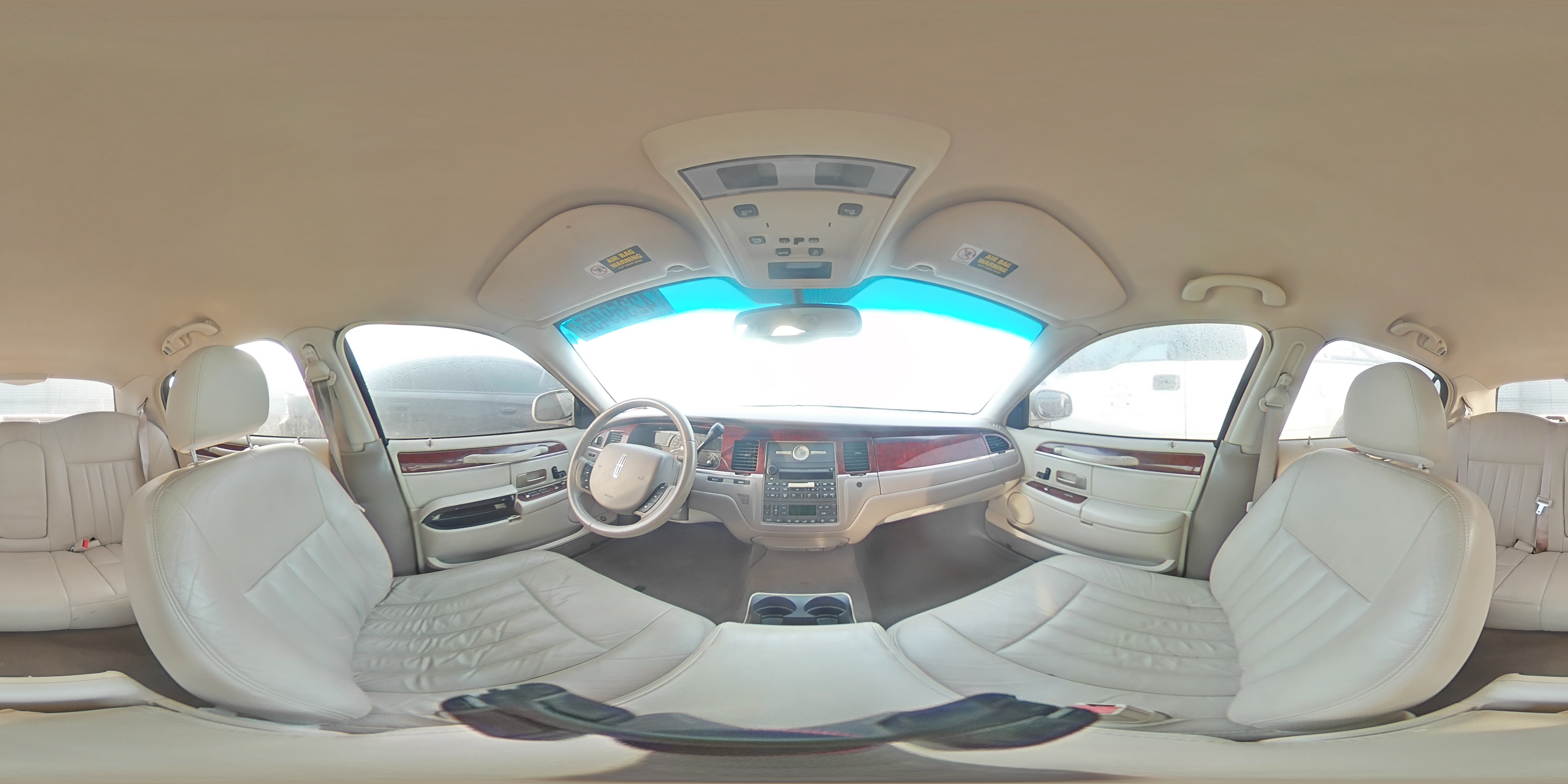 2005 Lincoln Town Car - Image 13