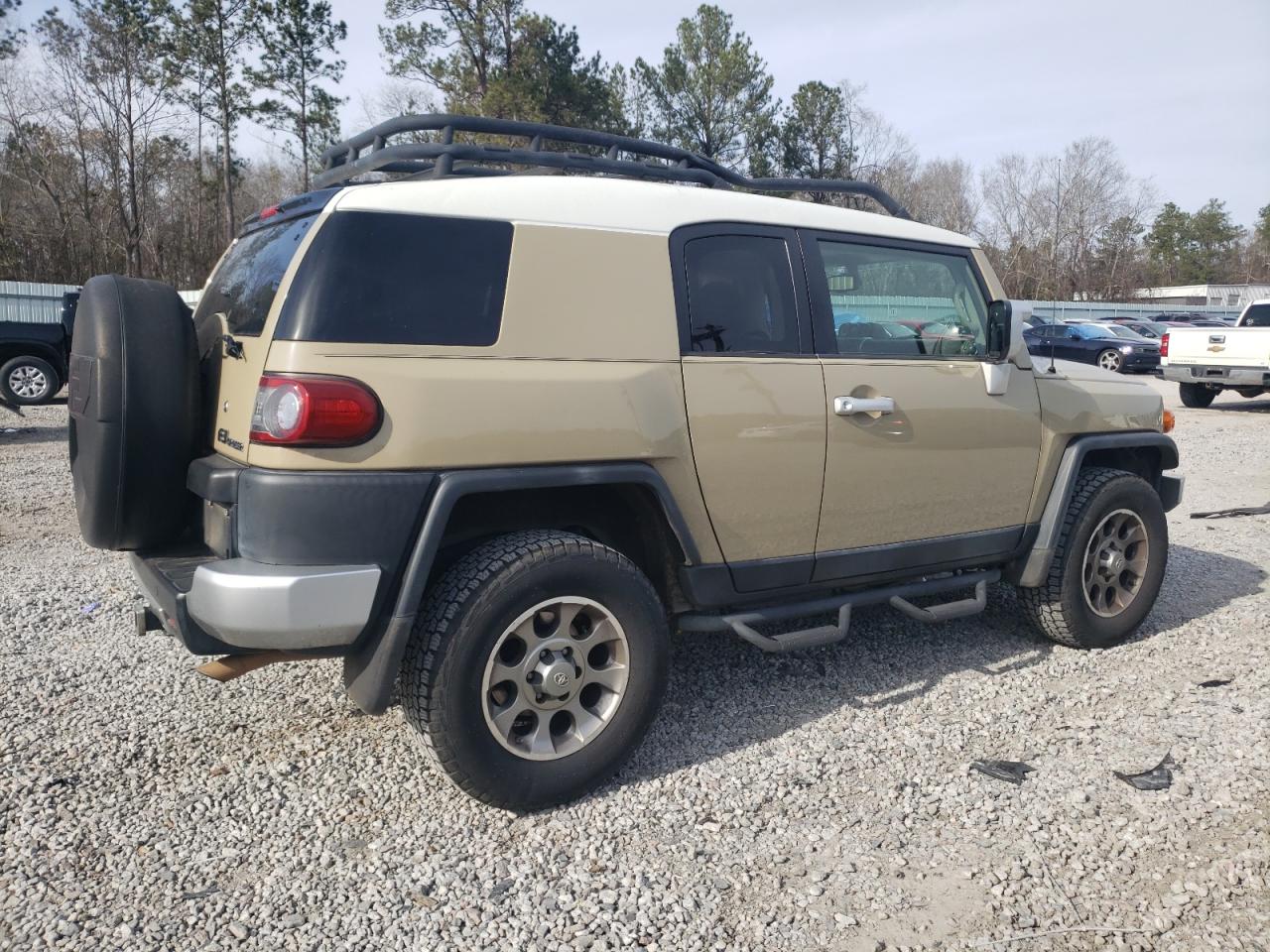 2012 Toyota FJ Cruiser - Image 3
