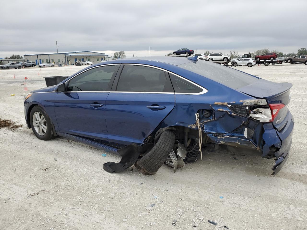 5NPE24AA2HH528782 2017 HYUNDAI SONATA - Image 2