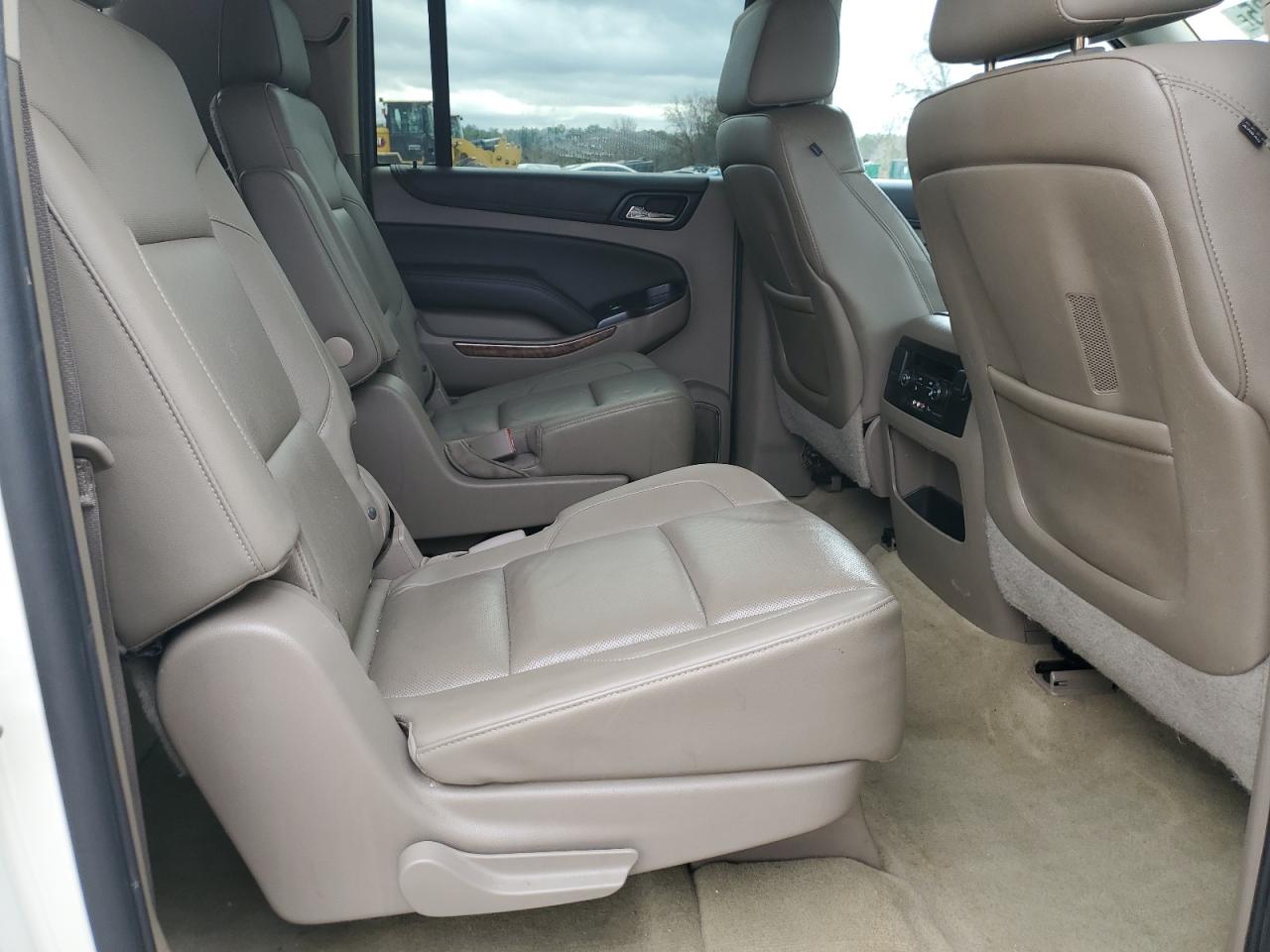 2015 Chevrolet Suburban - Image 11