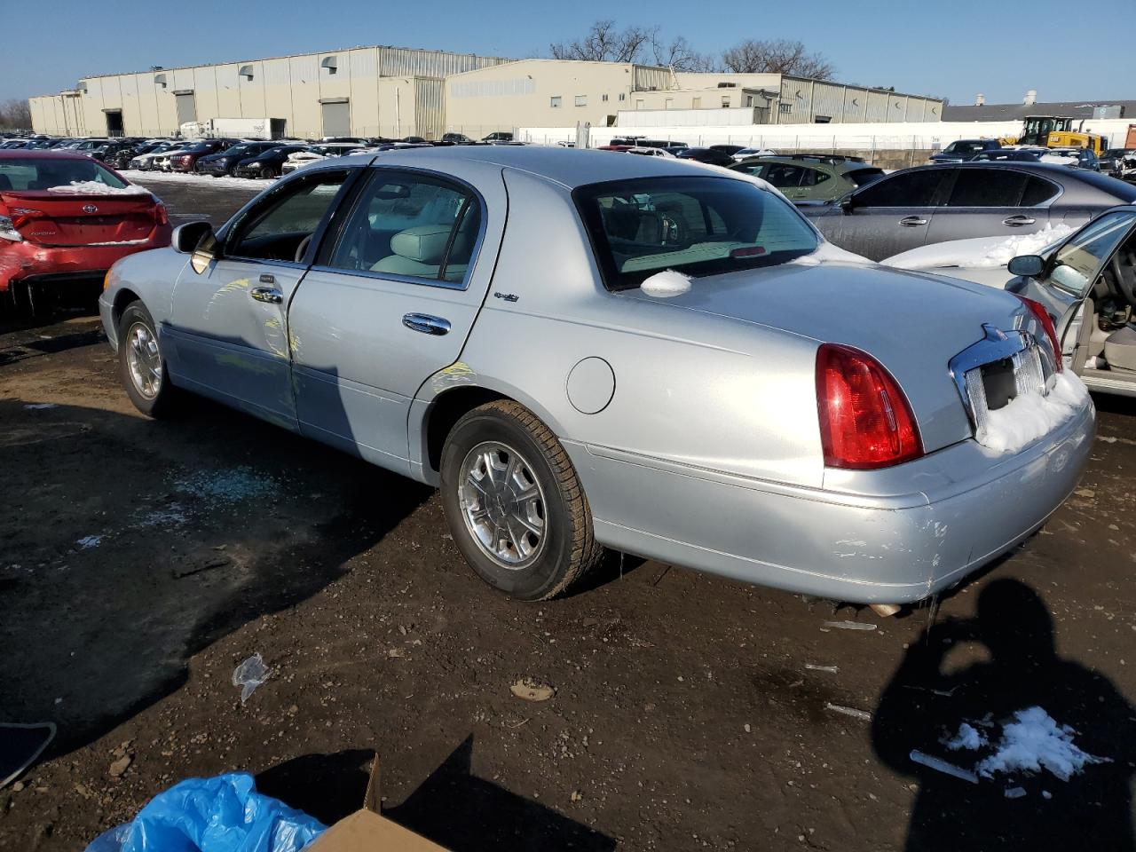 1999 Lincoln Town Car - Image 2