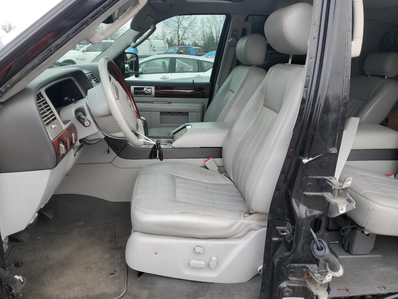 2006 Lincoln Navigator - Image 7