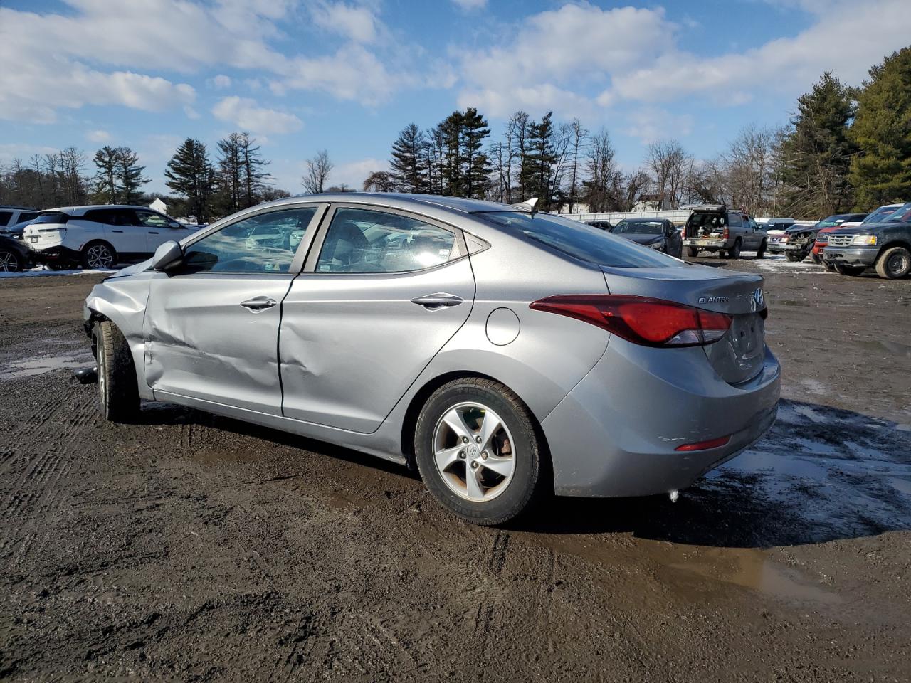 2015 Hyundai Elantra - Image 2