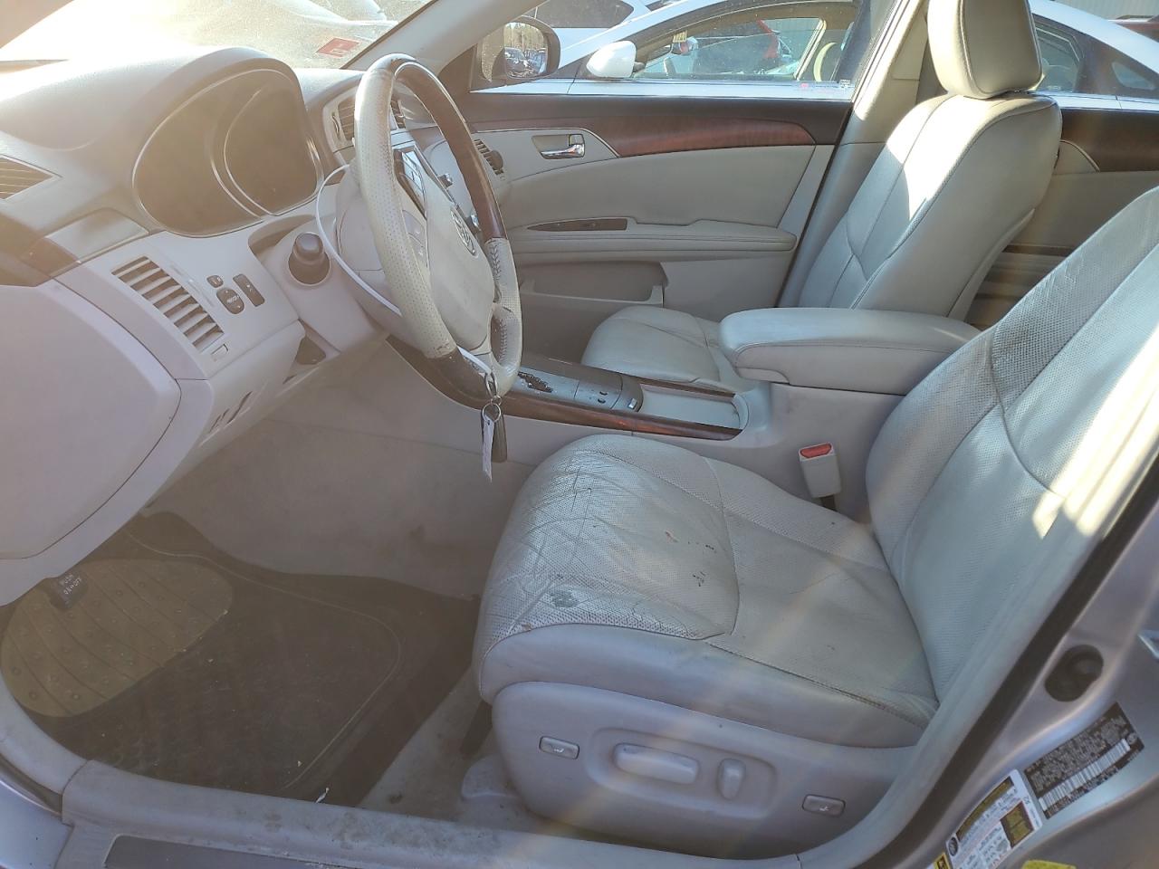 2012 Toyota Avalon - Image 7