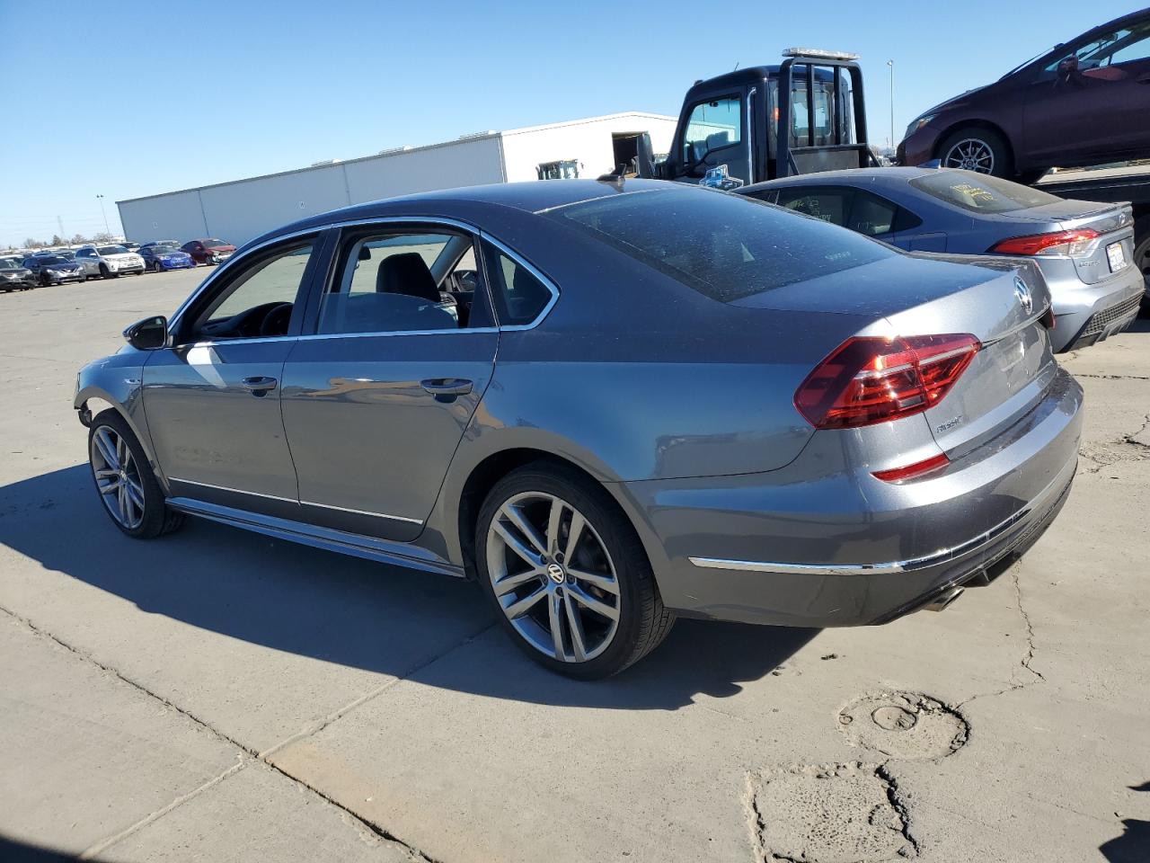 2017 Volkswagen Passat - Image 2