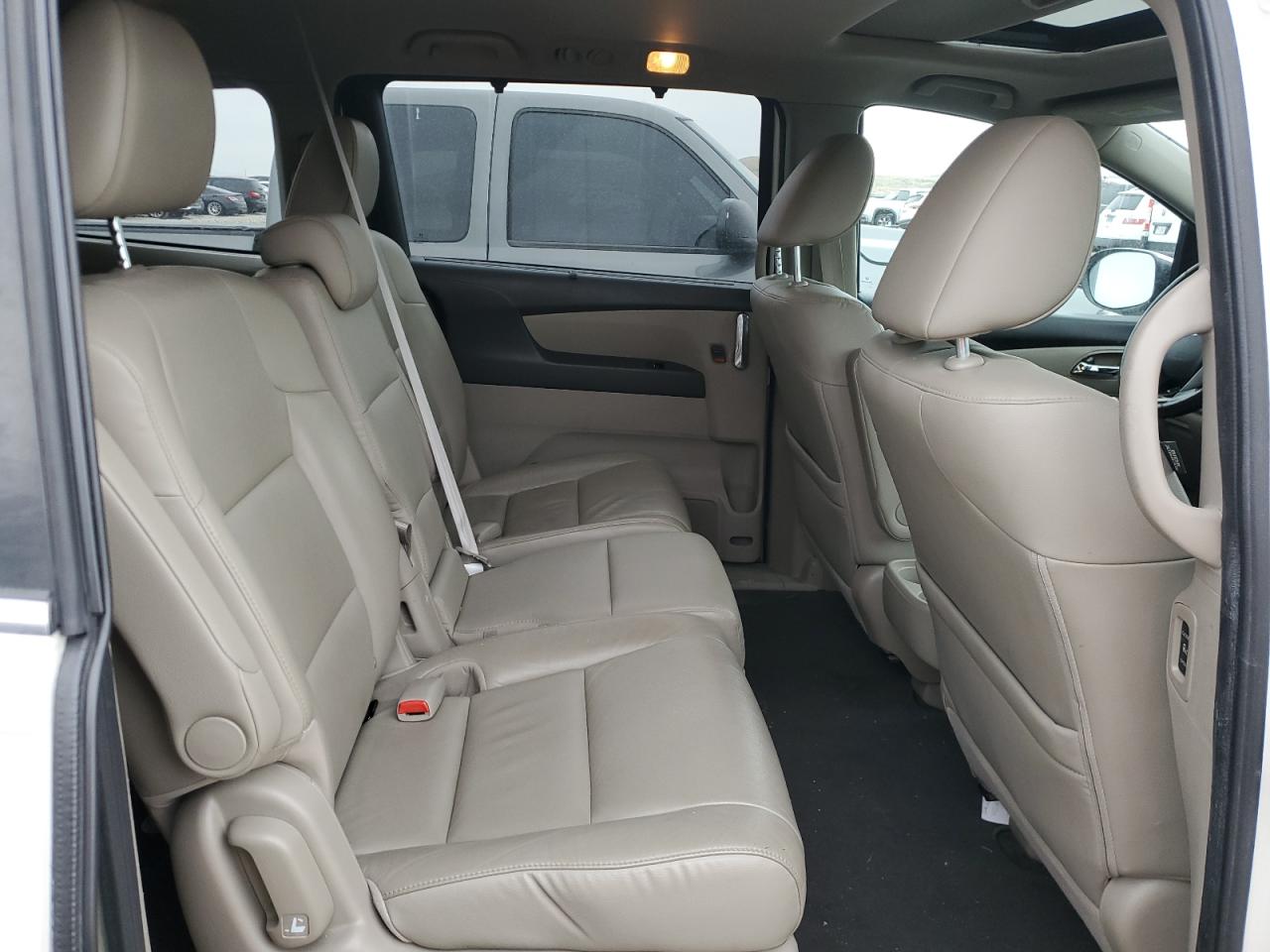 2015 Honda Odyssey - Image 11