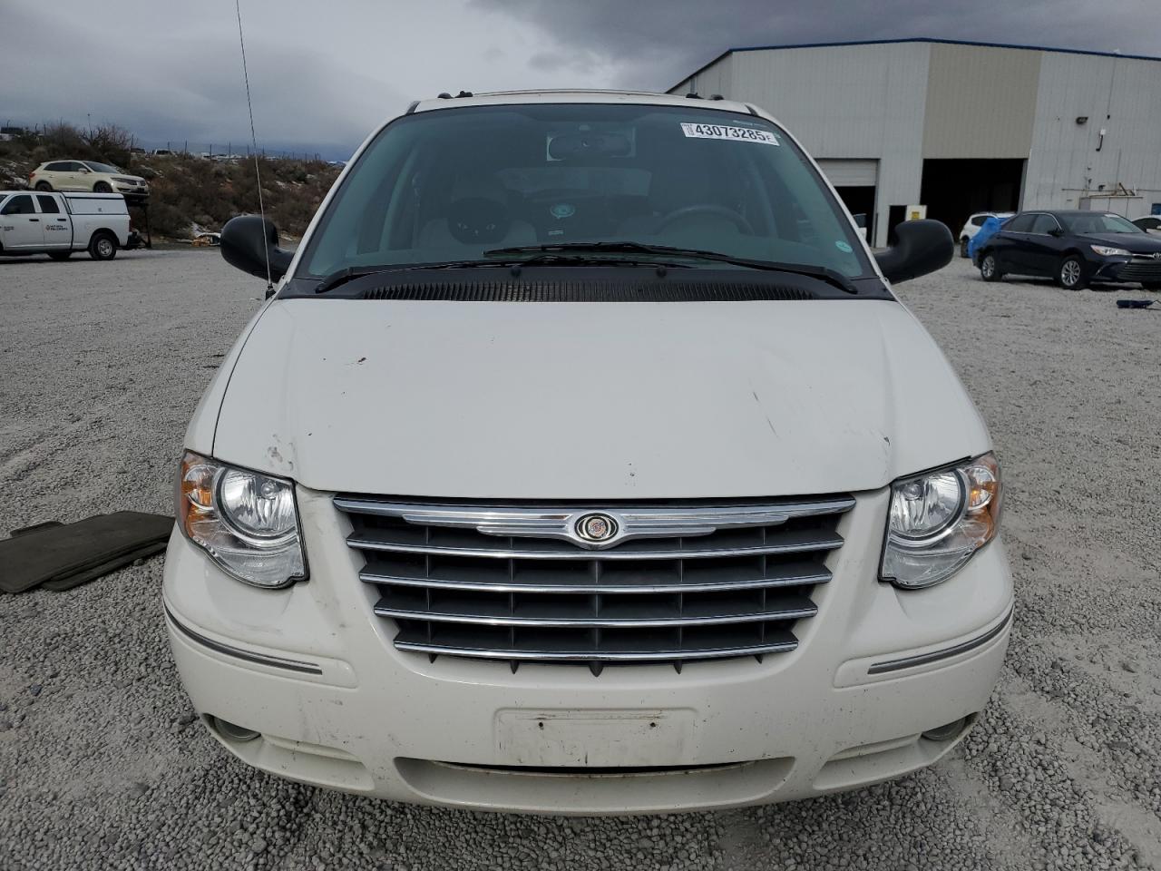 2005 Chrysler Town & Country - Image 5