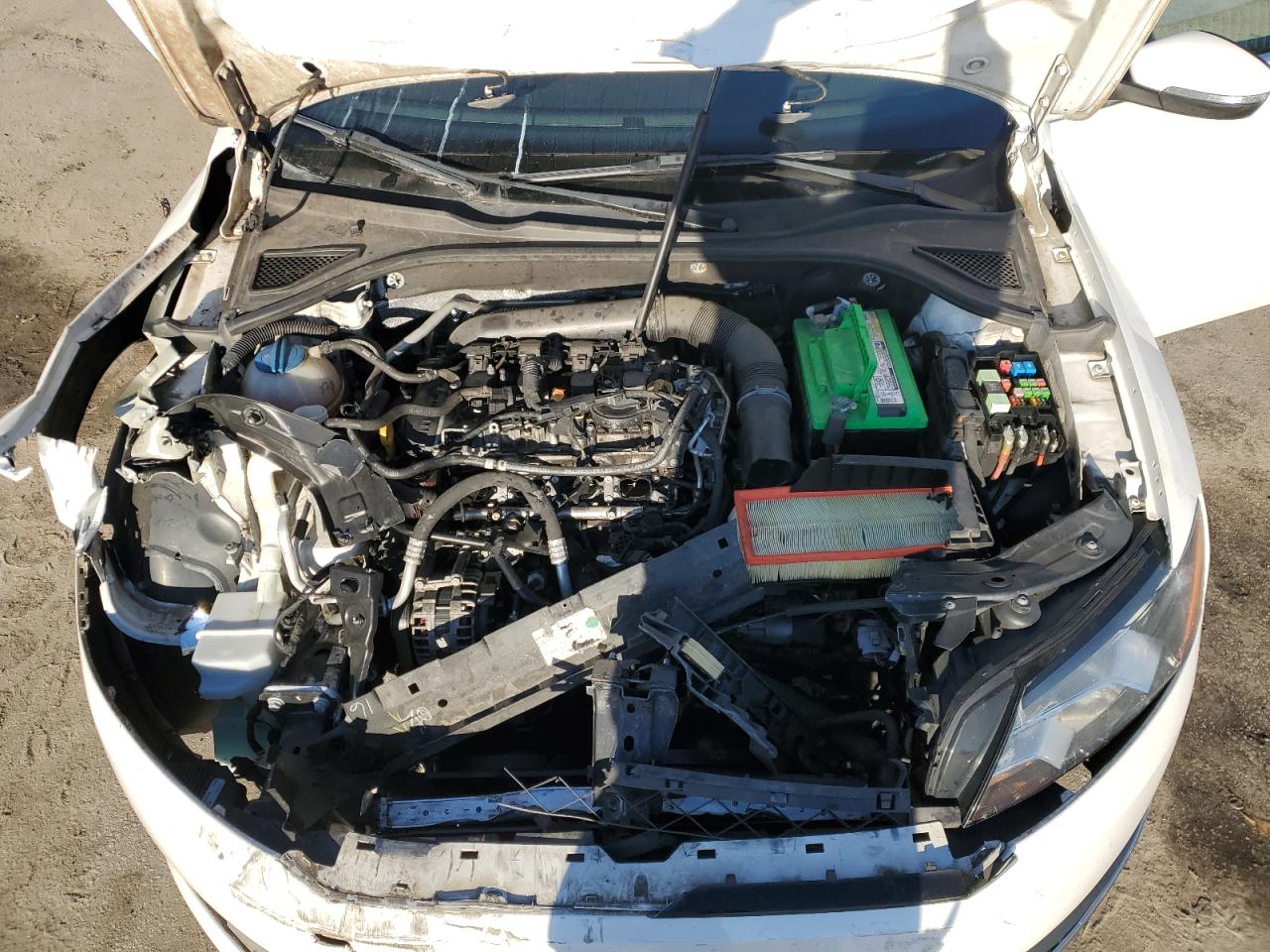 2015 Volkswagen Passat - Image 11