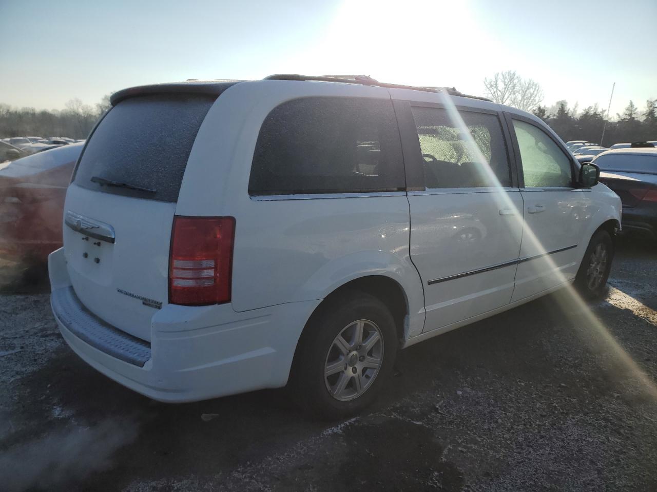 2010 Chrysler Town & Country - Image 3