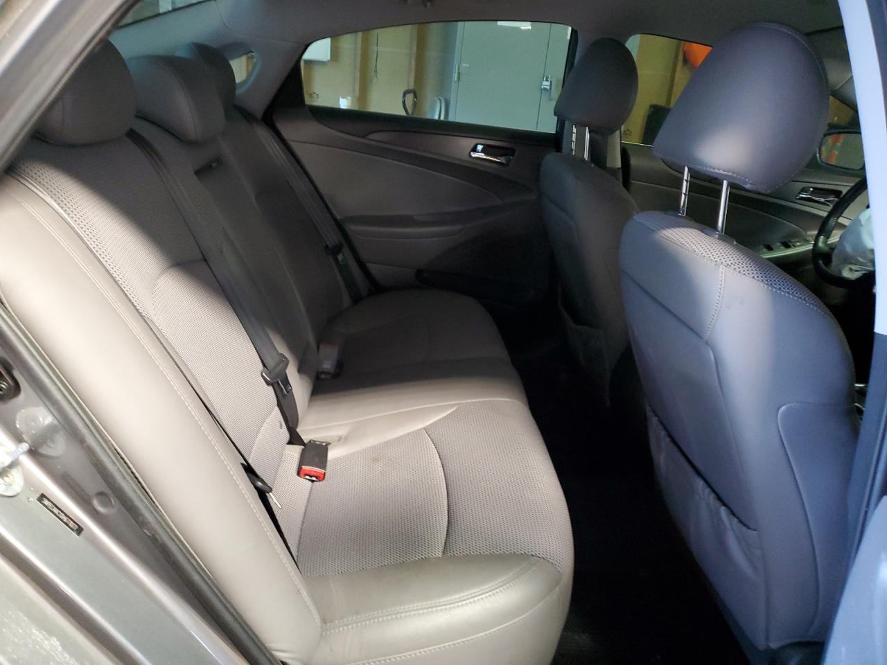 2013 Hyundai Sonata - Image 10