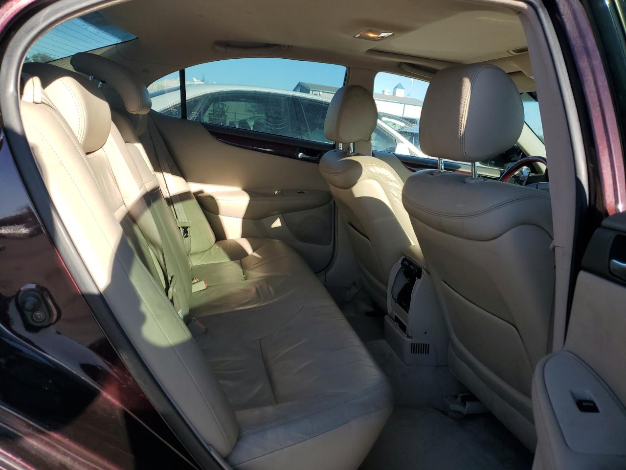 2004 Lexus ES - Image 10