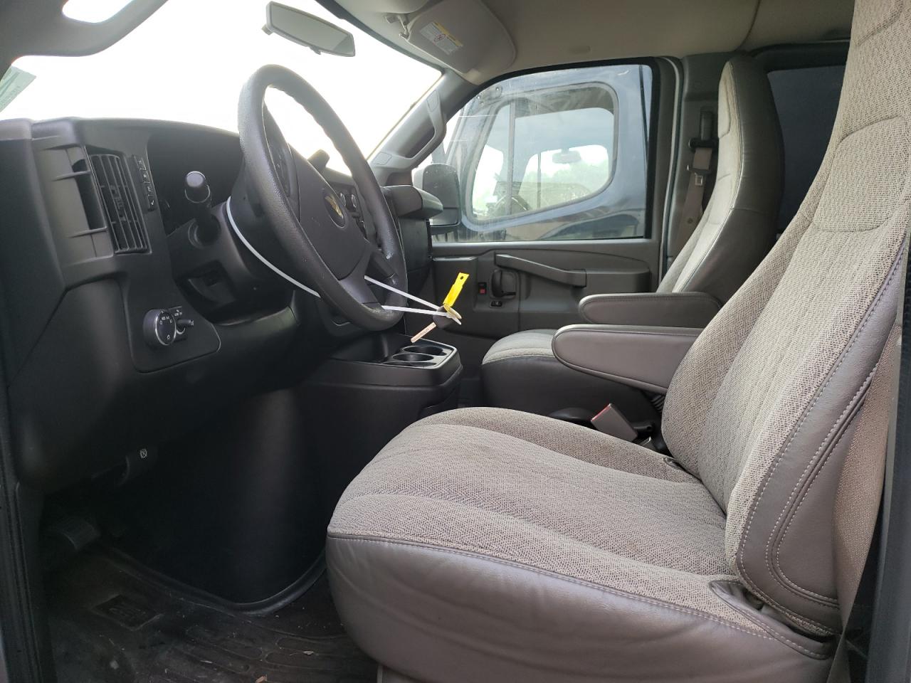 2017 Chevrolet Express - Image 7