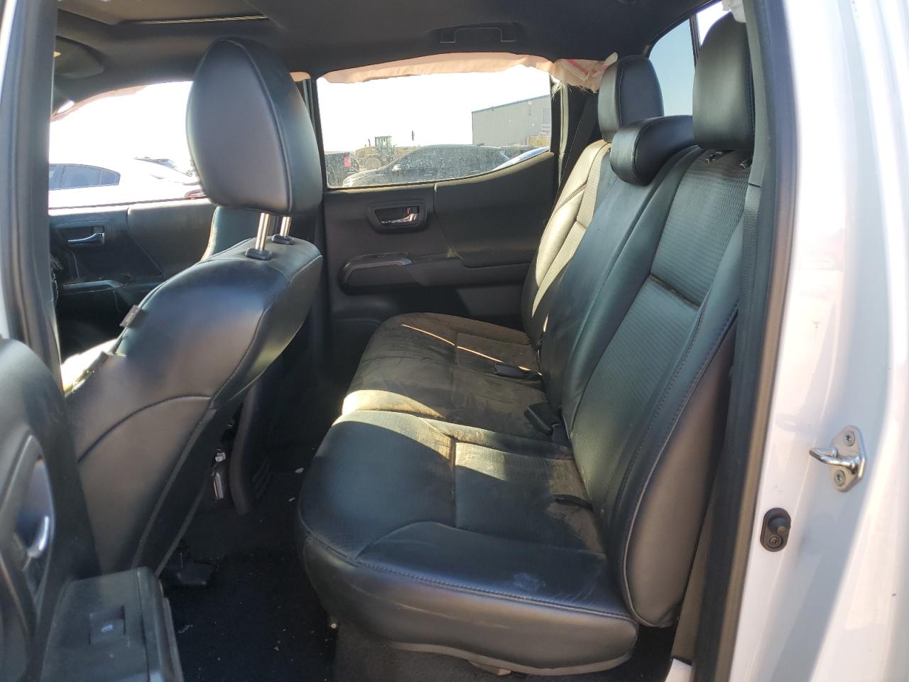 2019 Toyota Tacoma - Image 10