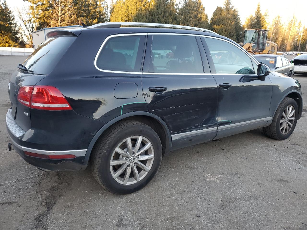 2015 Volkswagen Touareg - Image 3