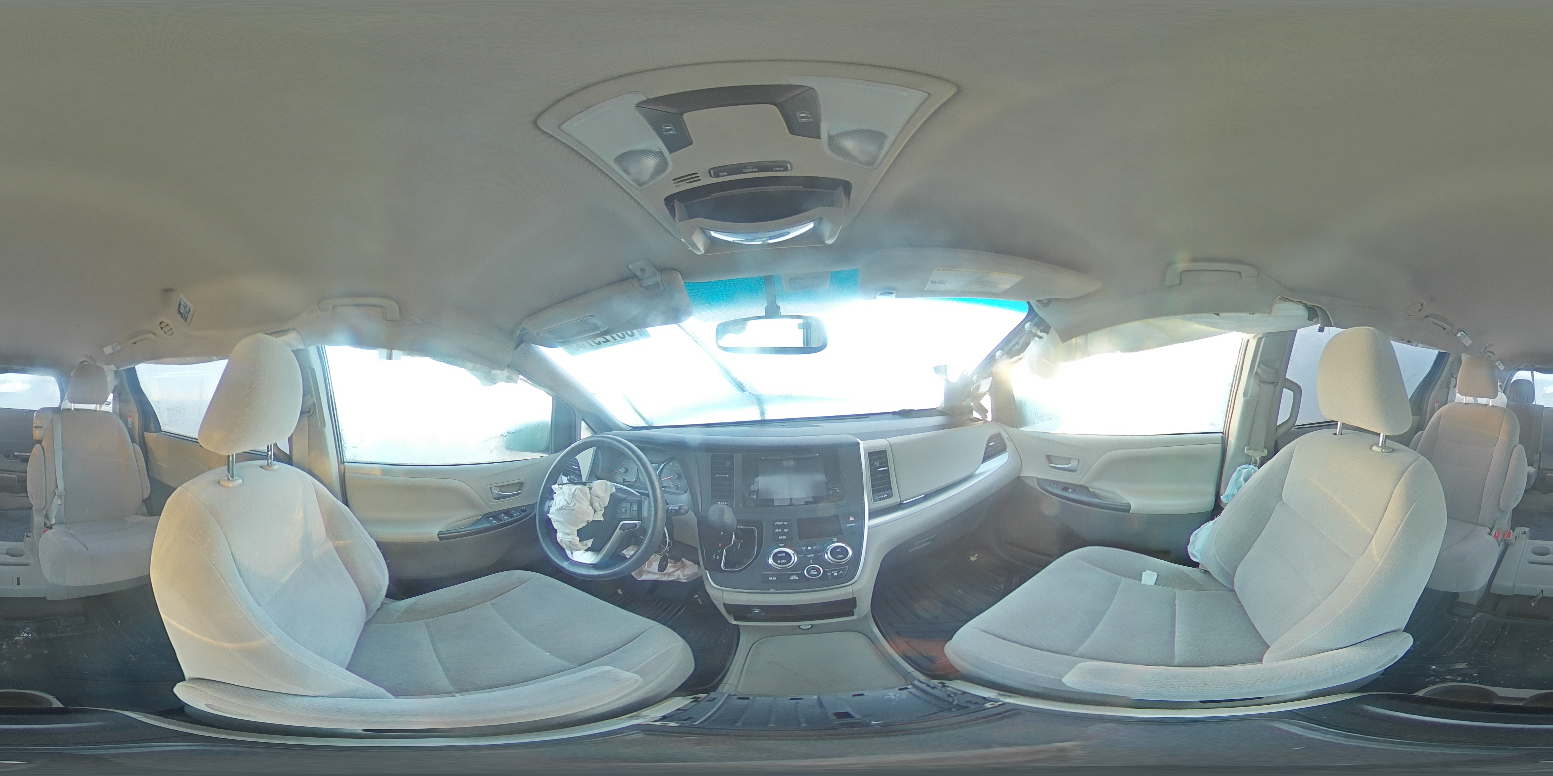 2017 Toyota Sienna - Image 14