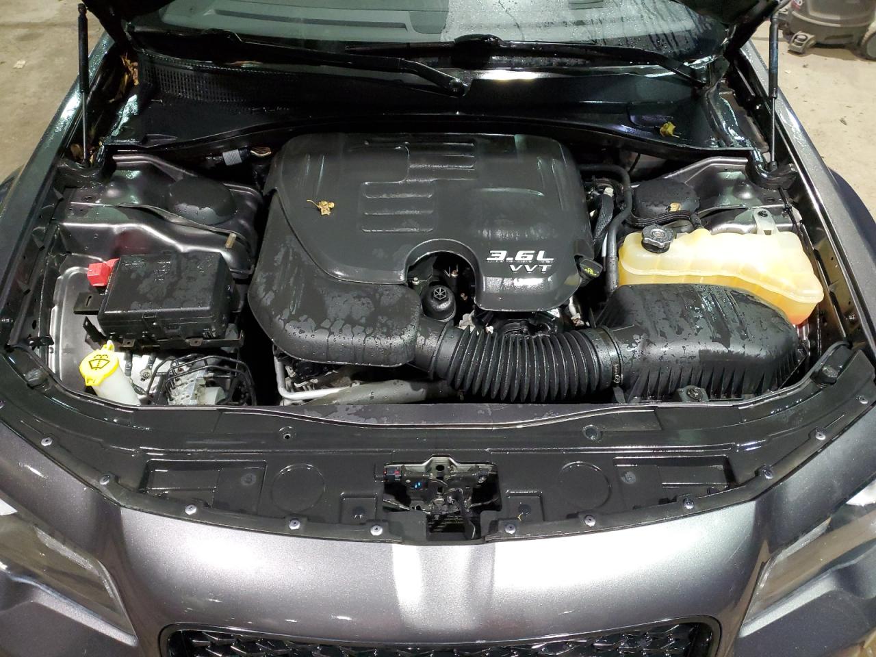 2015 Chrysler 300 - Image 11