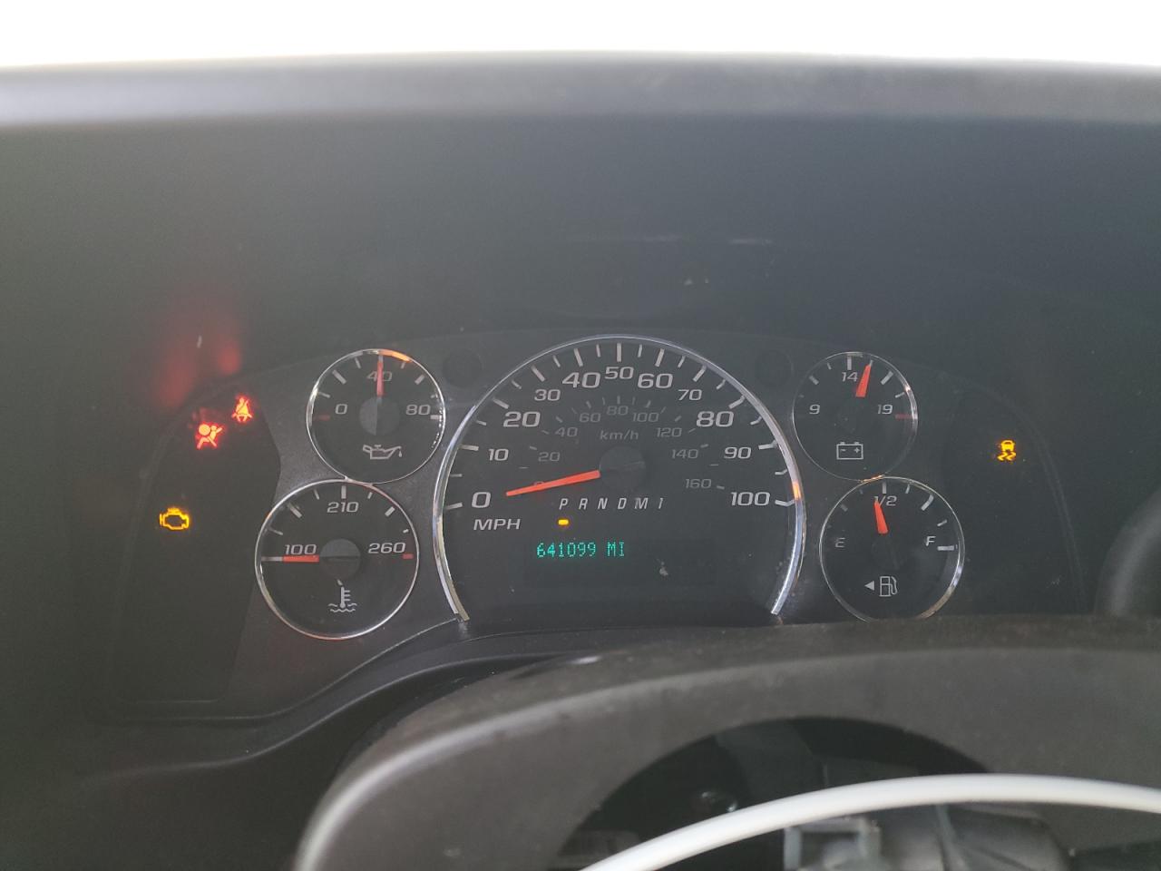 2017 Chevrolet Express - Image 9