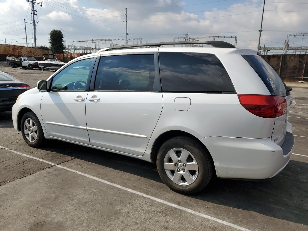 2004 Toyota Sienna - Image 2