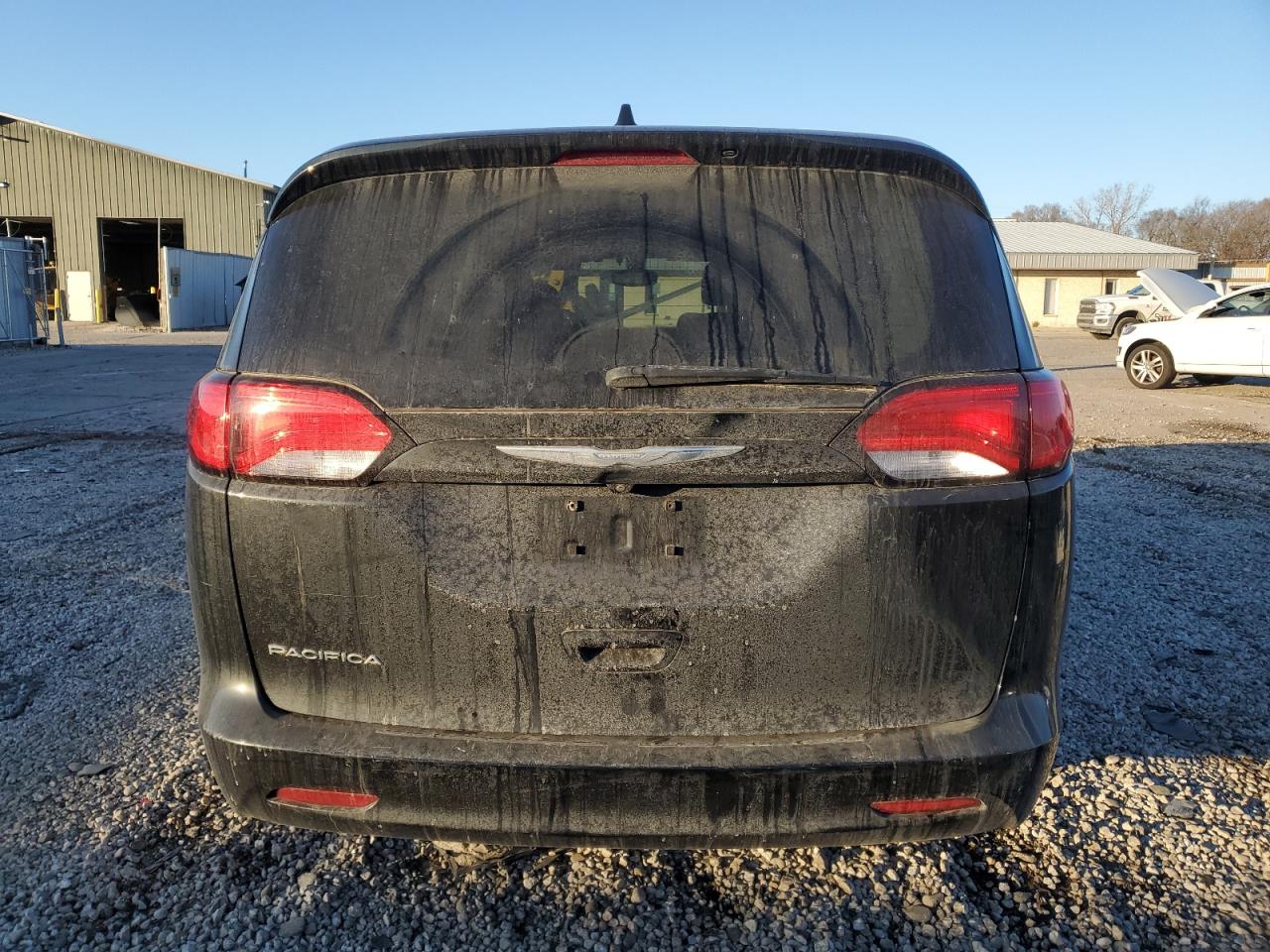 2017 Chrysler Pacifica - Image 6