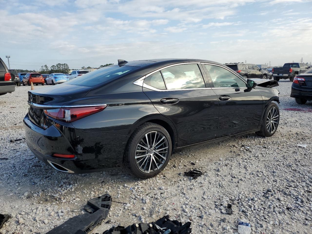 2024 Lexus ES - Image 3