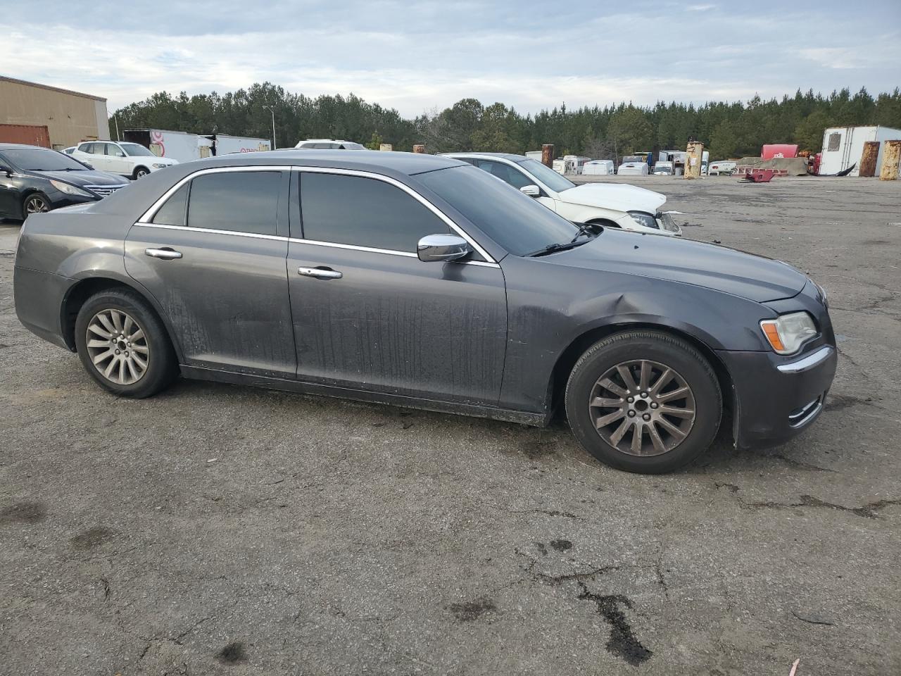 2014 Chrysler 300 - Image 4