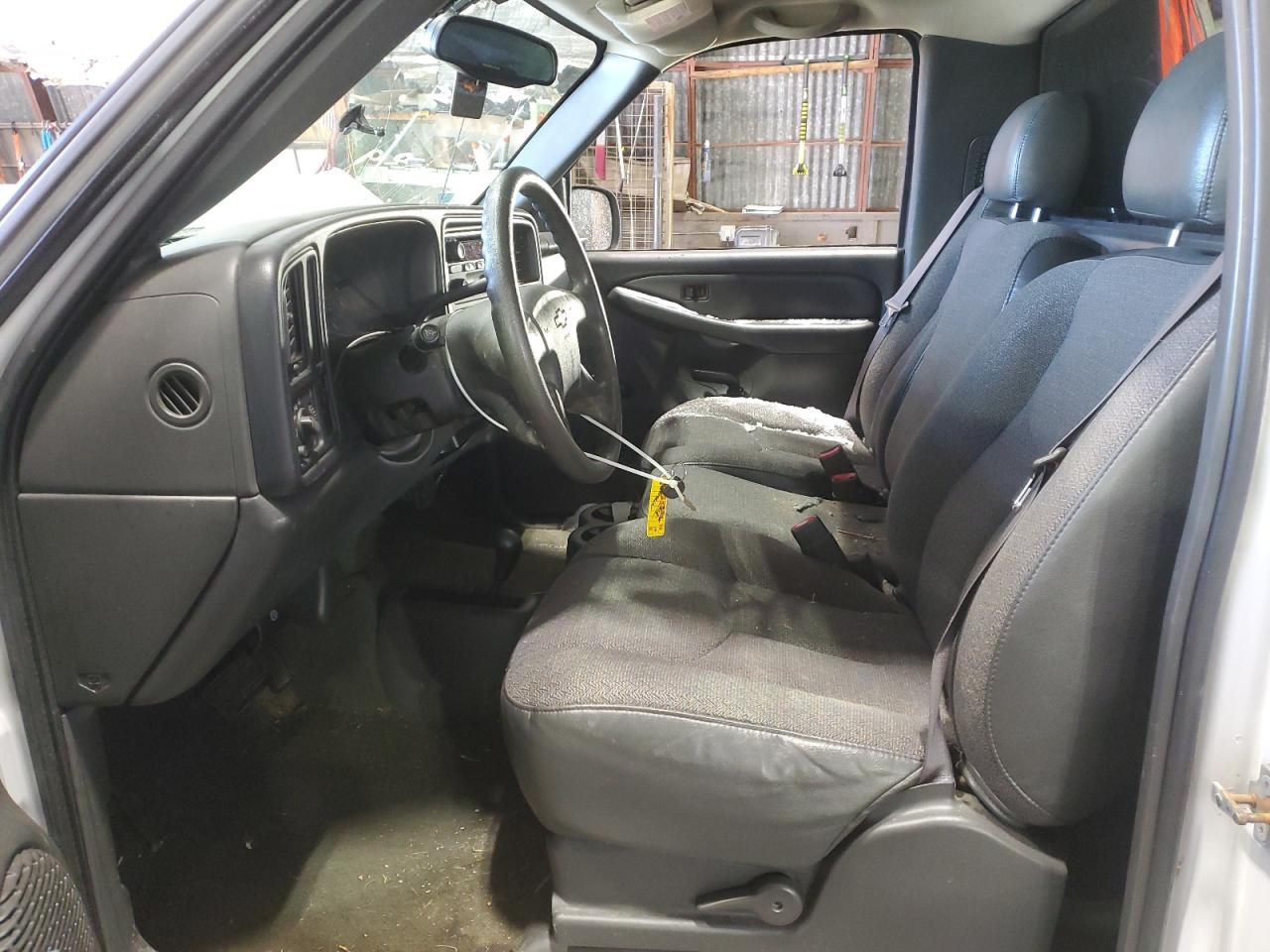 2004 Chevrolet Silverado - Image 7