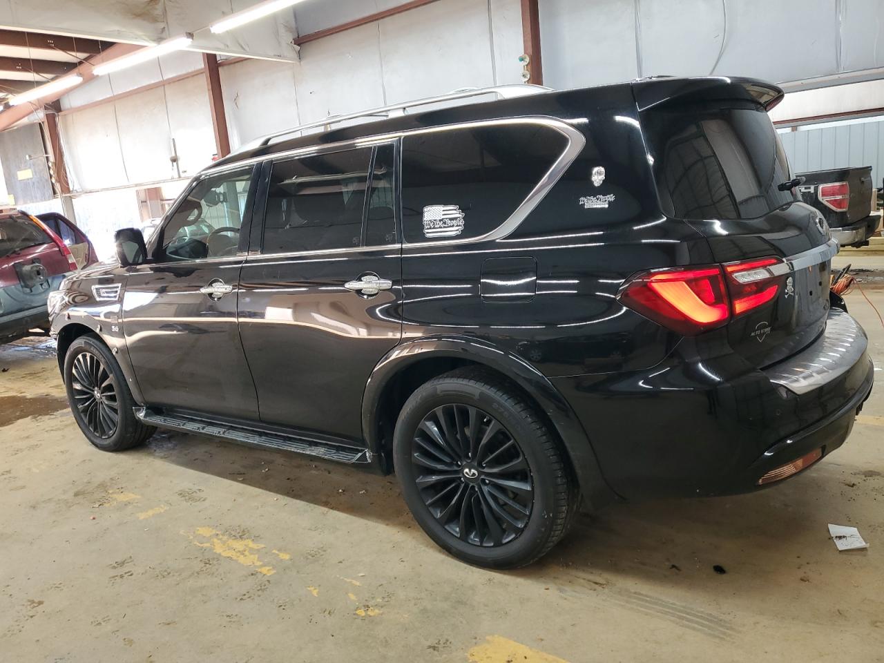 2018 Infiniti QX80 - Image 2