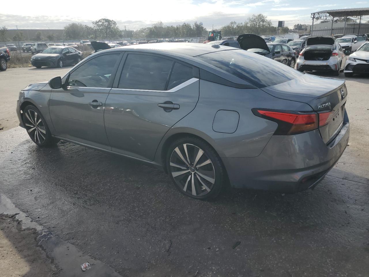 2020 Nissan Altima - Image 2