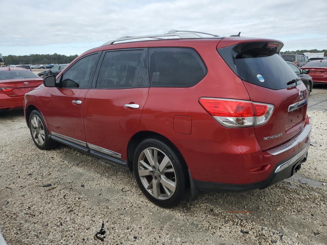 2014 Nissan Pathfinder - Image 2