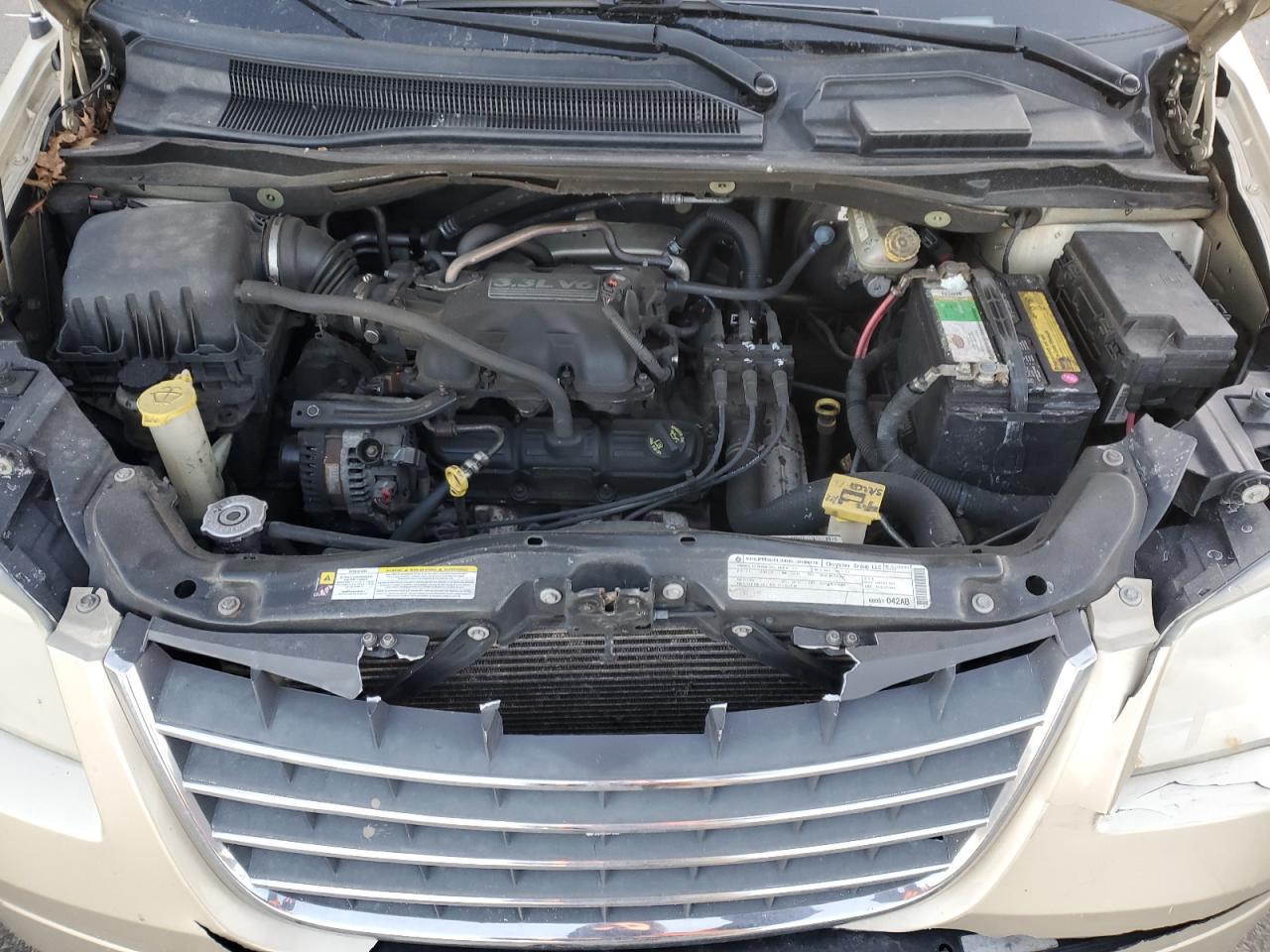 2010 Chrysler Town & Country - Image 12