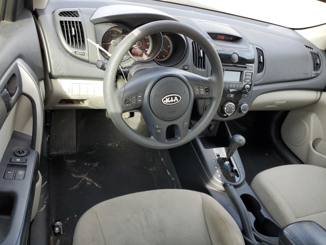 2010 Kia Forte - Image 8