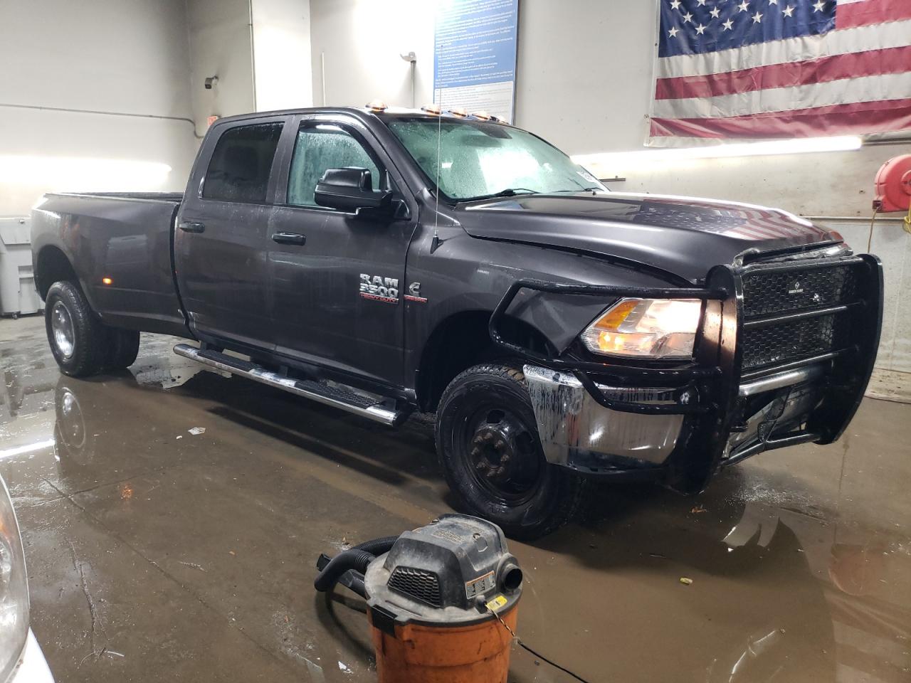 2017 RAM 3500 - Image 4