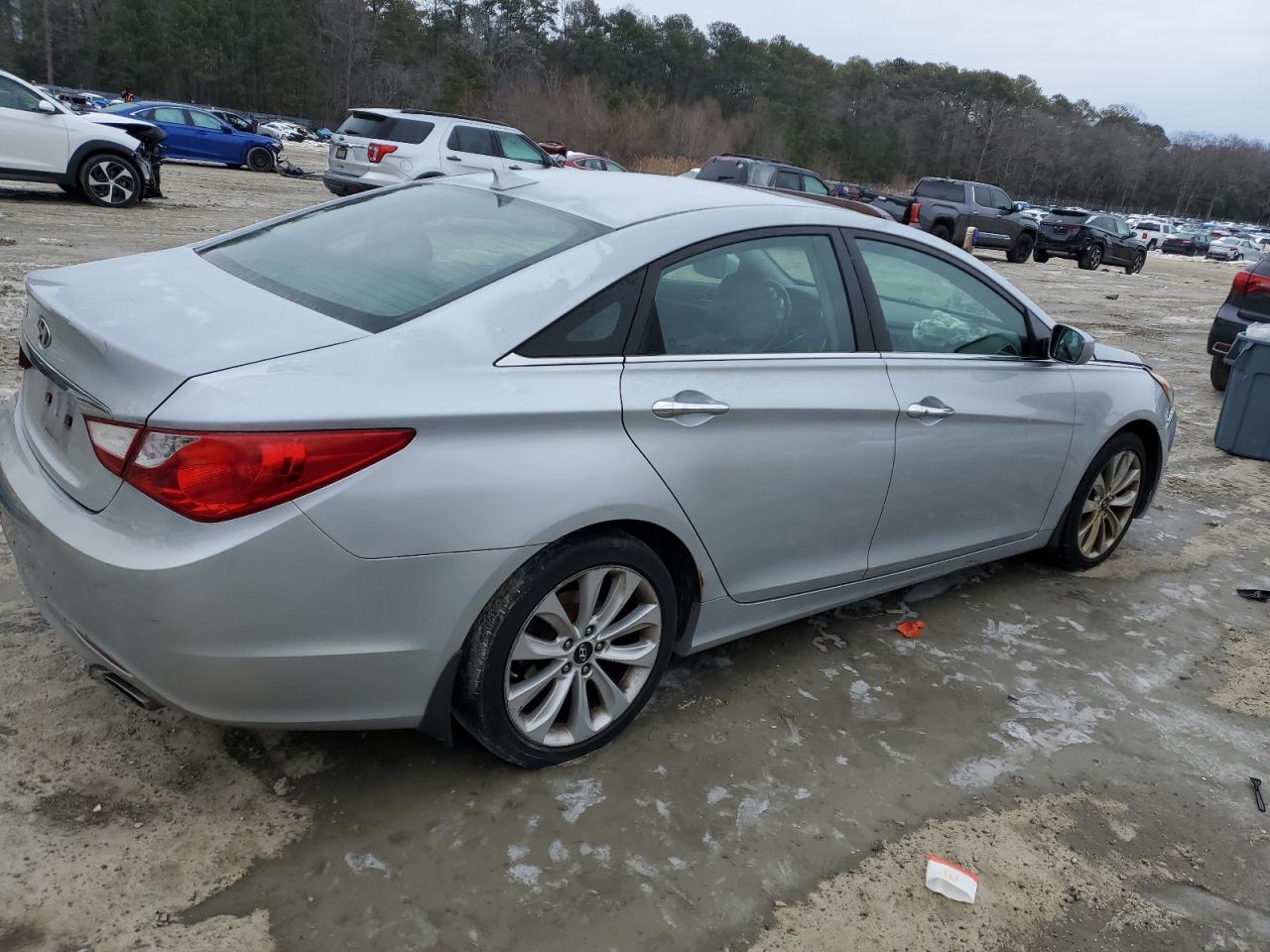 2012 Hyundai Sonata - Image 3