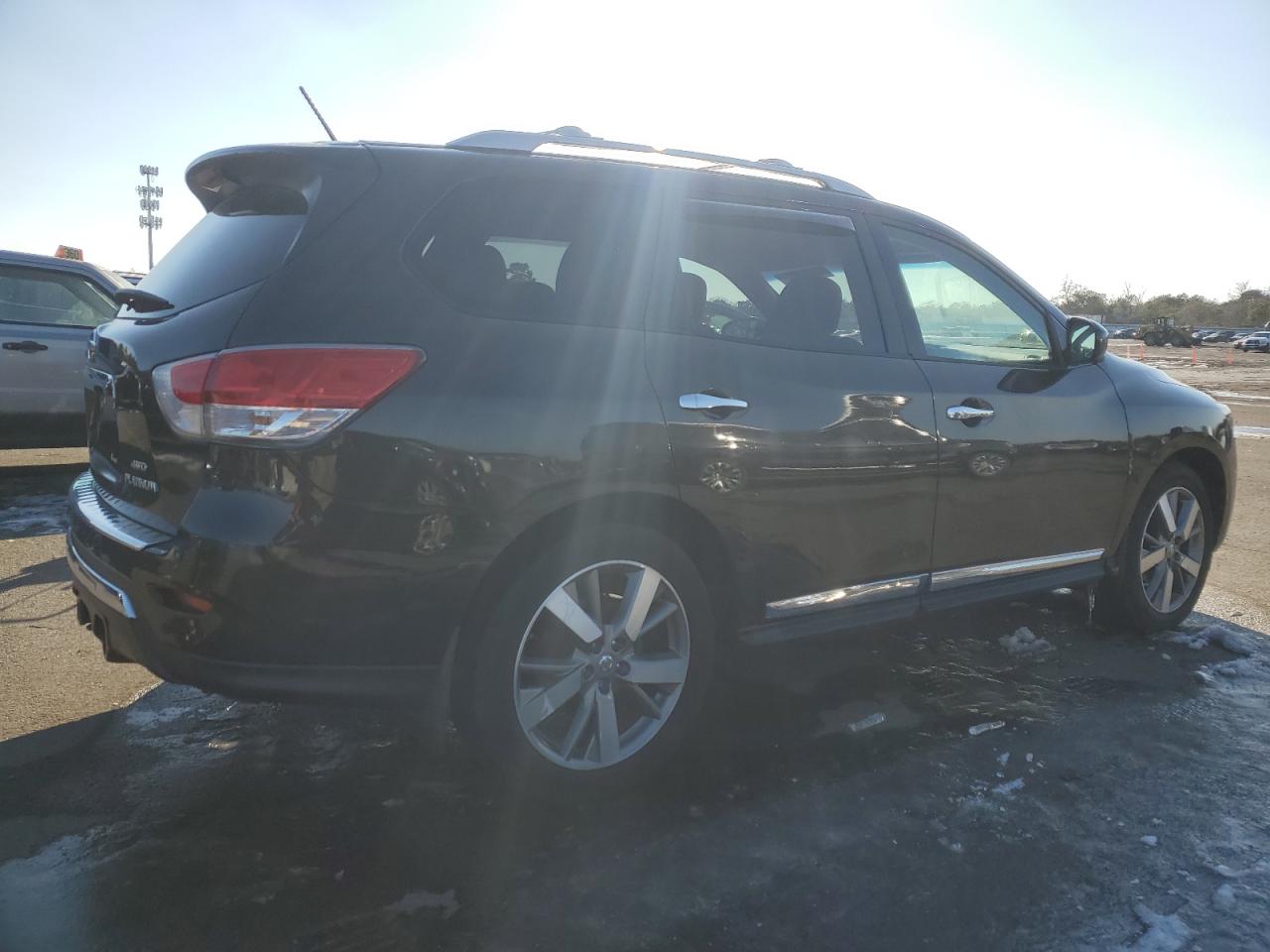 2015 Nissan Pathfinder - Image 3