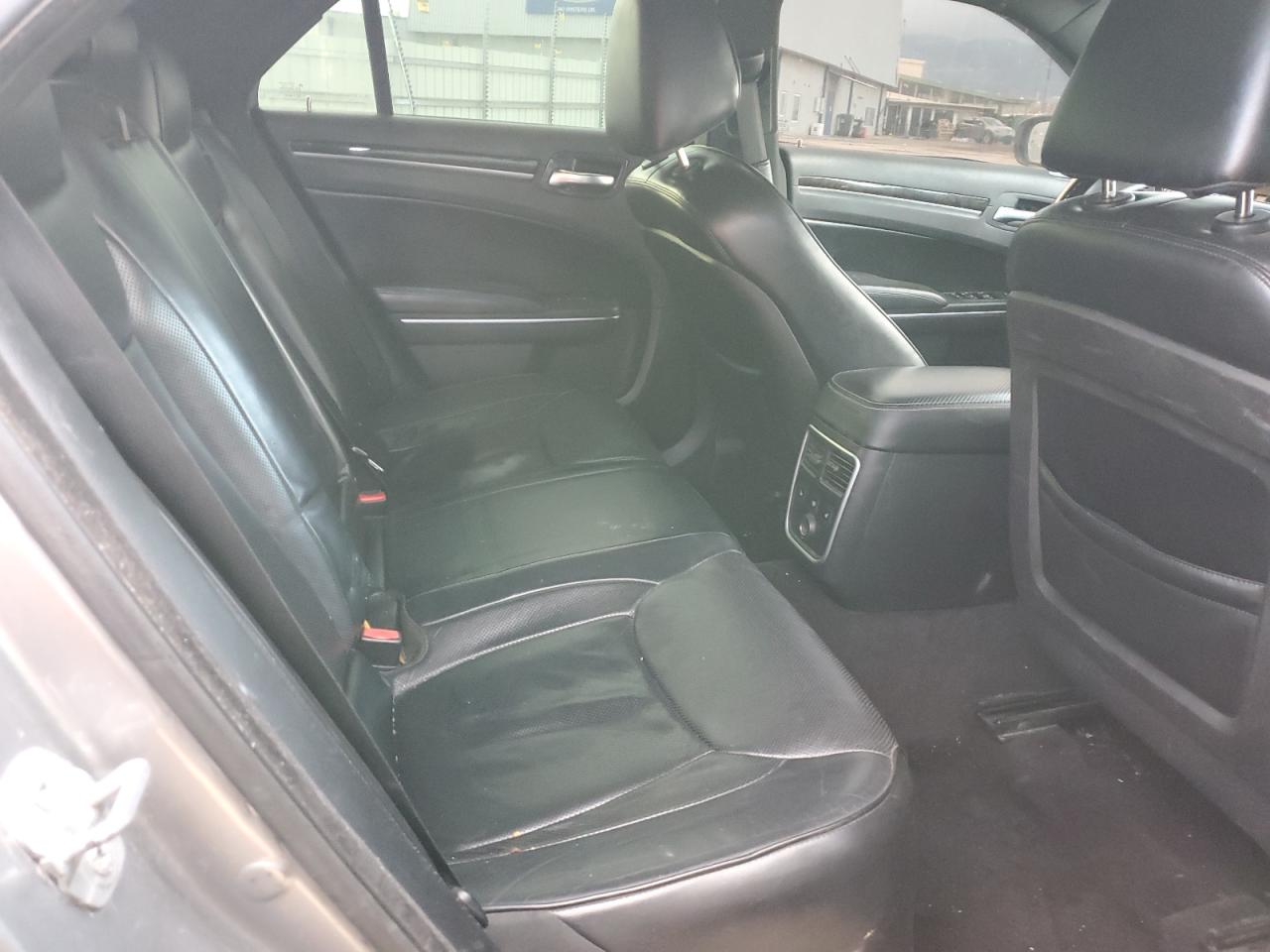 2014 Chrysler 300 - Image 10