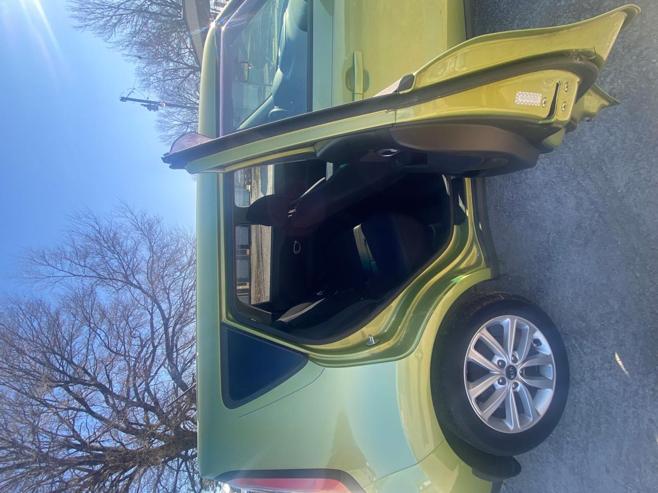 2017 Kia Soul + VIN: KNDJP3A52H7882433 Lot: 42968575