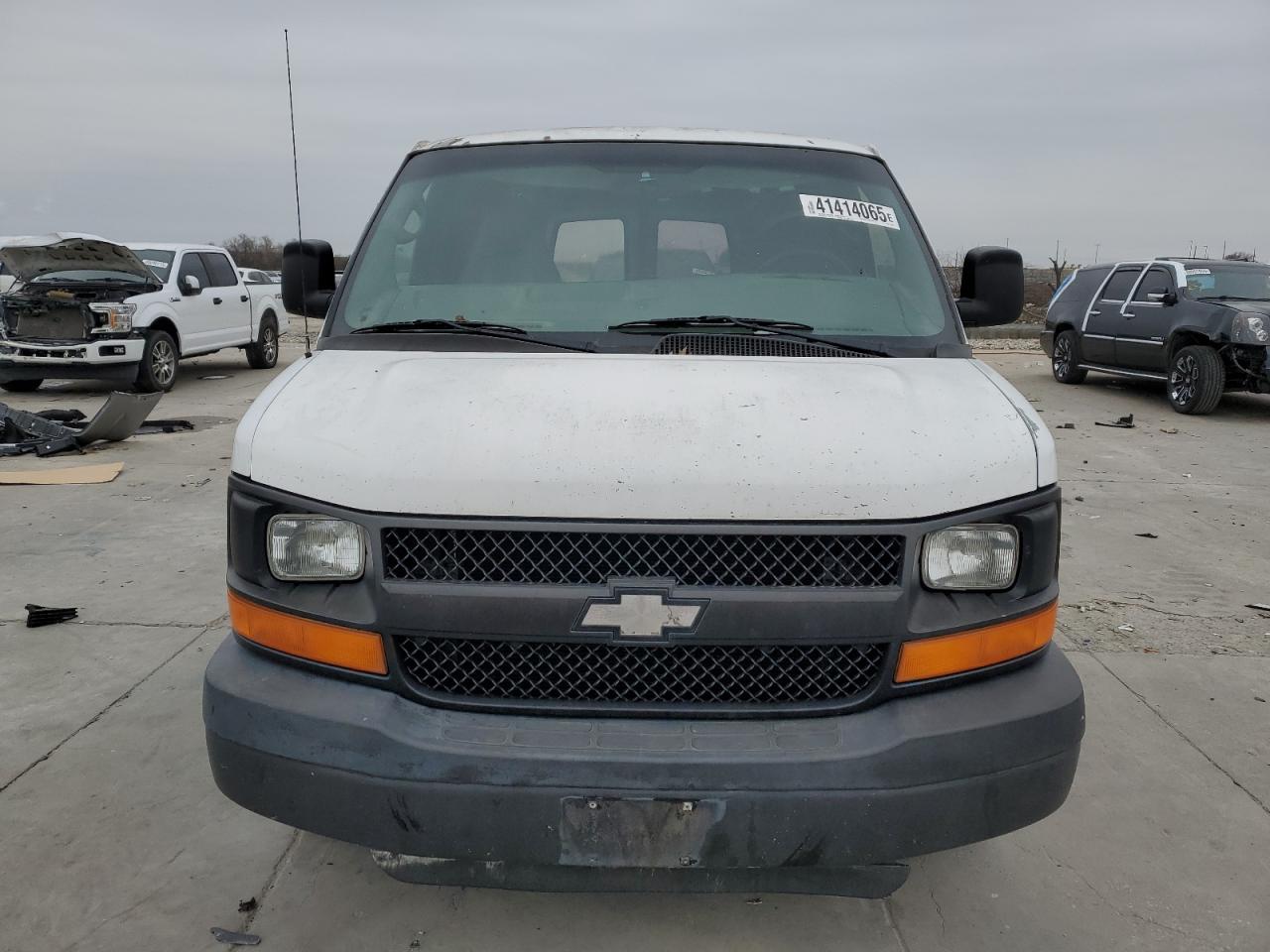 2009 Chevrolet Express - Image 5