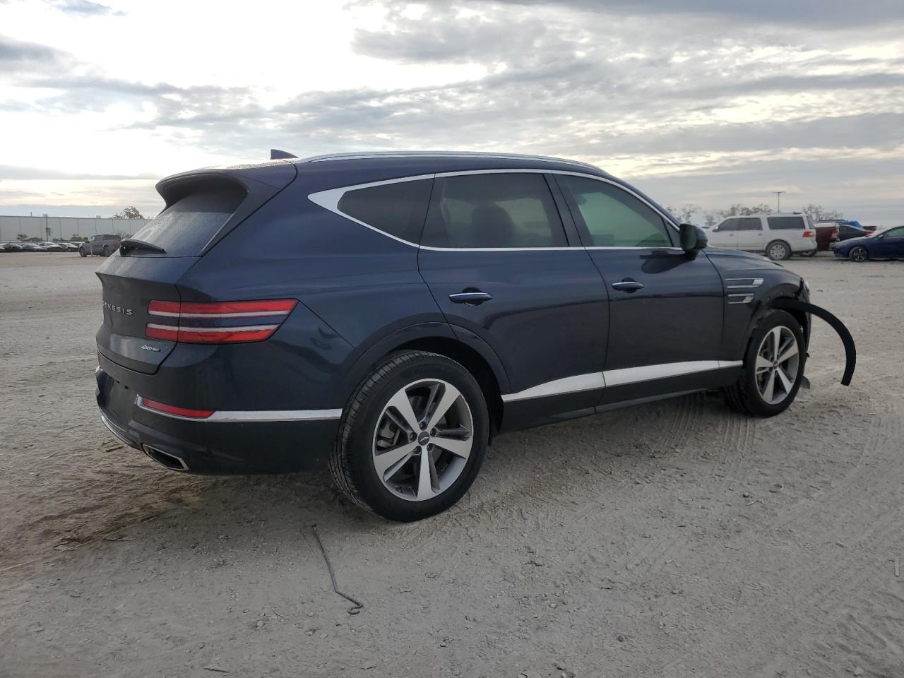 2021 Genesis GV80 - Image 3