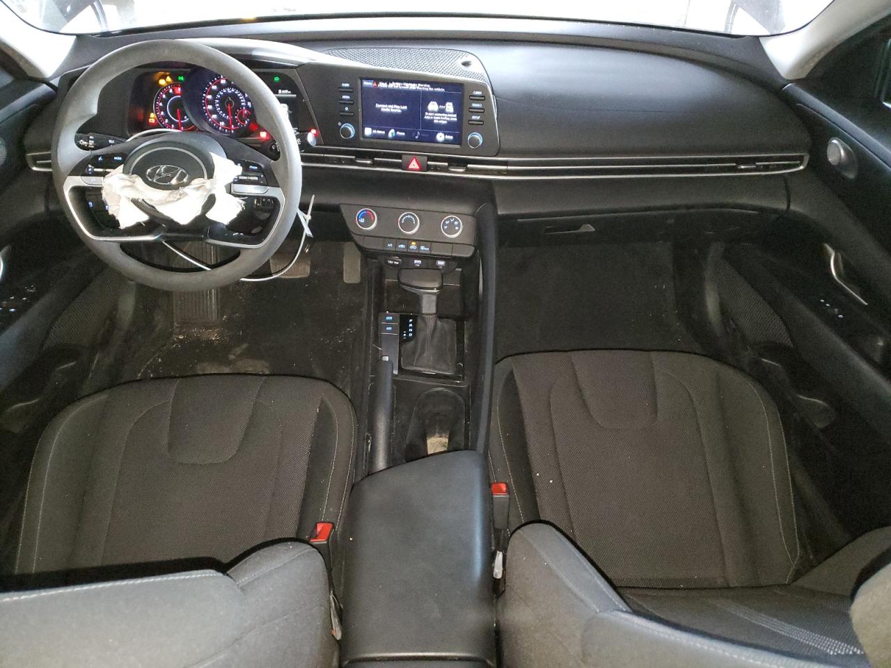 2022 Hyundai Elantra - Image 8