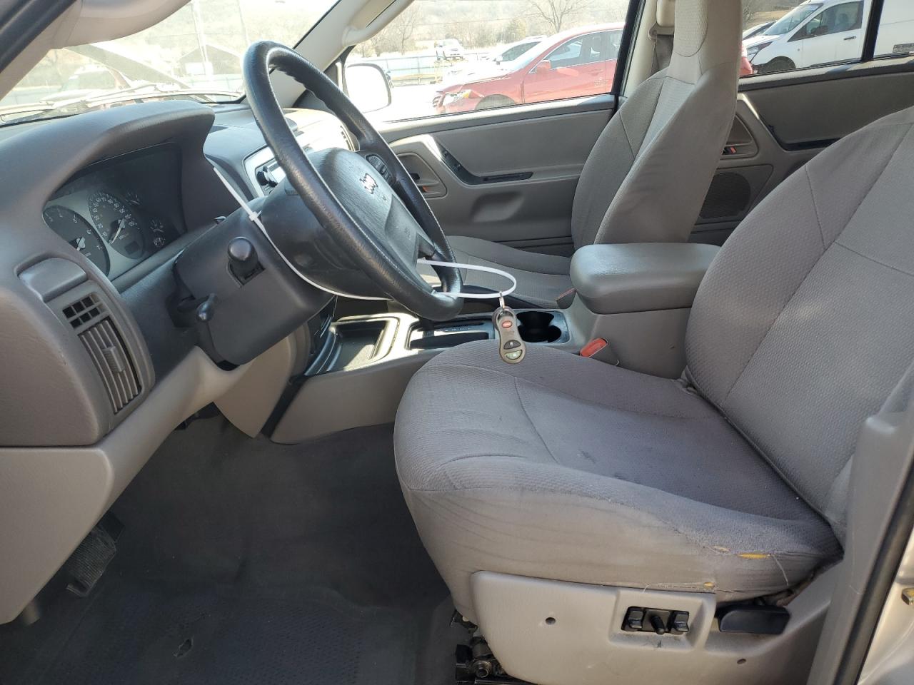 2004 Jeep Grand Cherokee - Image 7