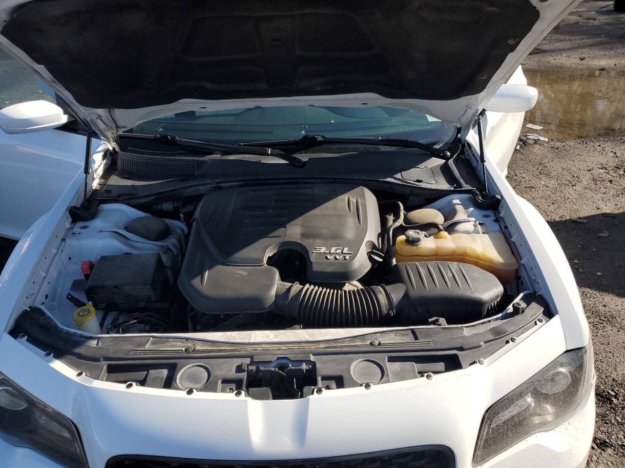 2019 Chrysler 300 - Image 12