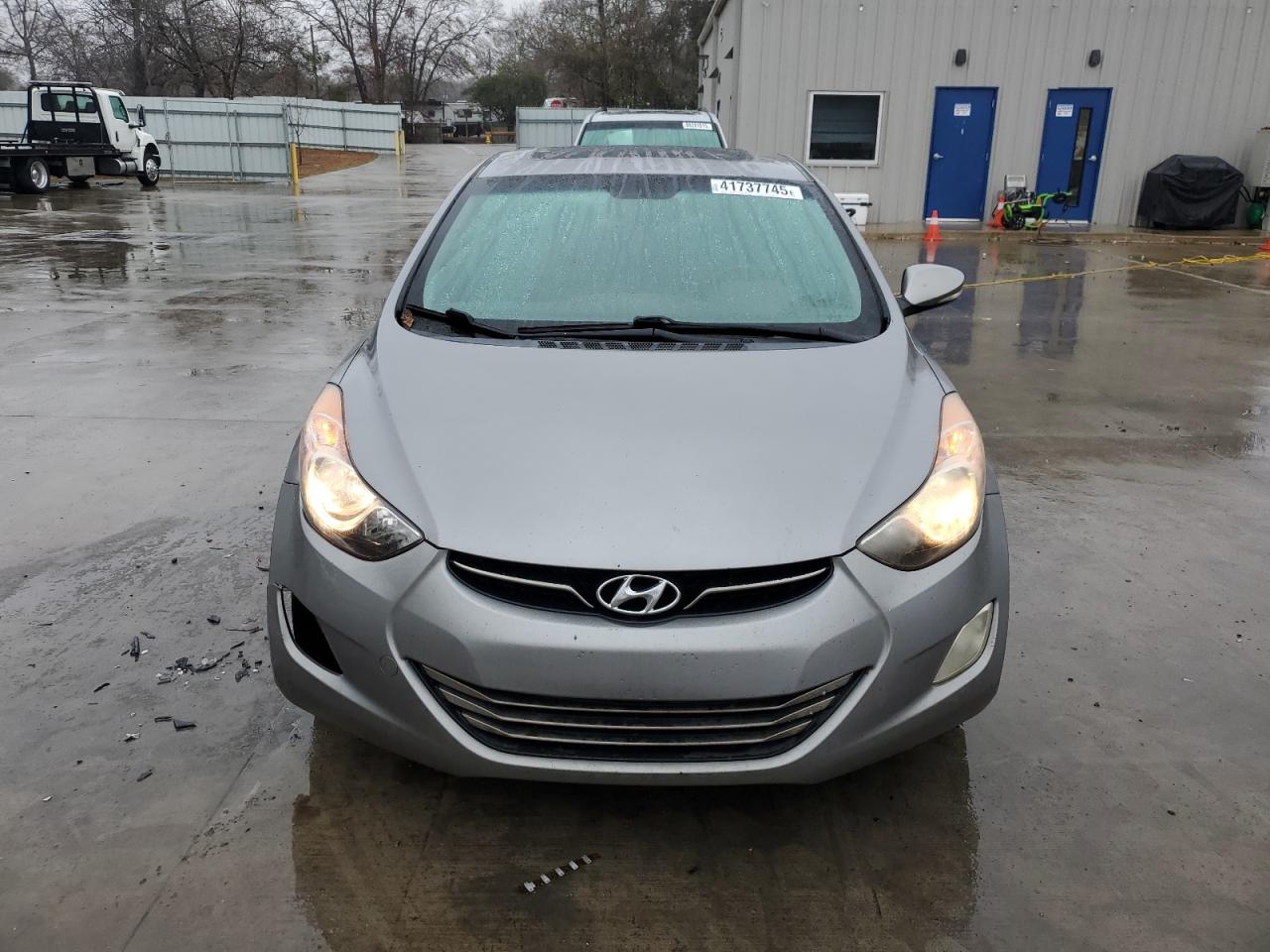2012 Hyundai Elantra - Image 5