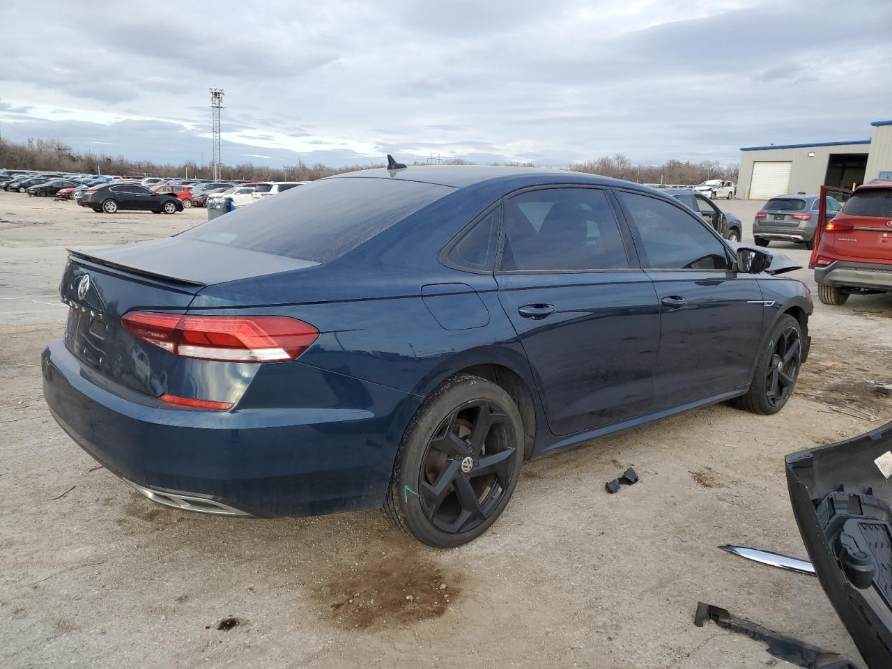 2021 Volkswagen Passat - Image 3