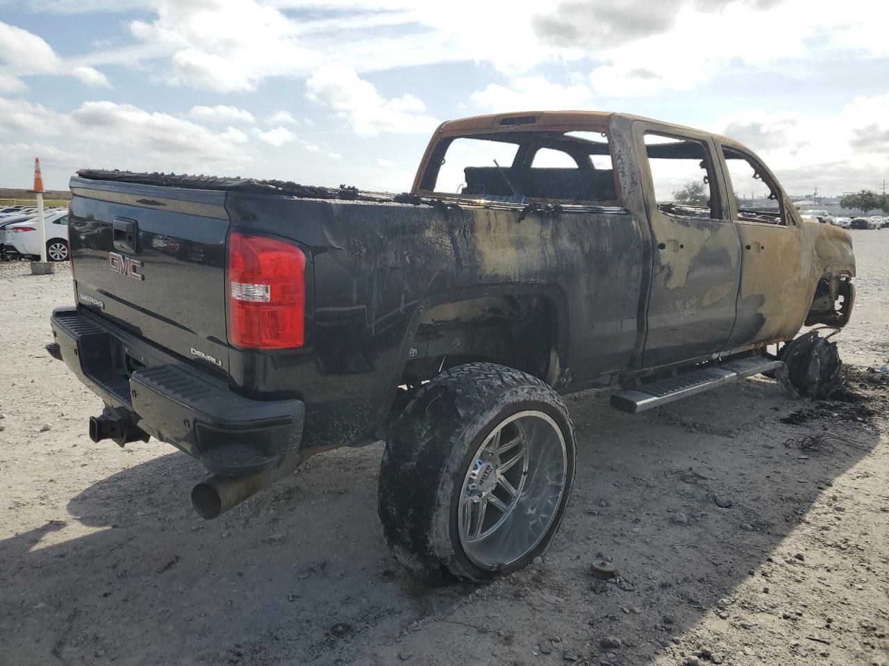 2018 GMC Sierra - Image 3