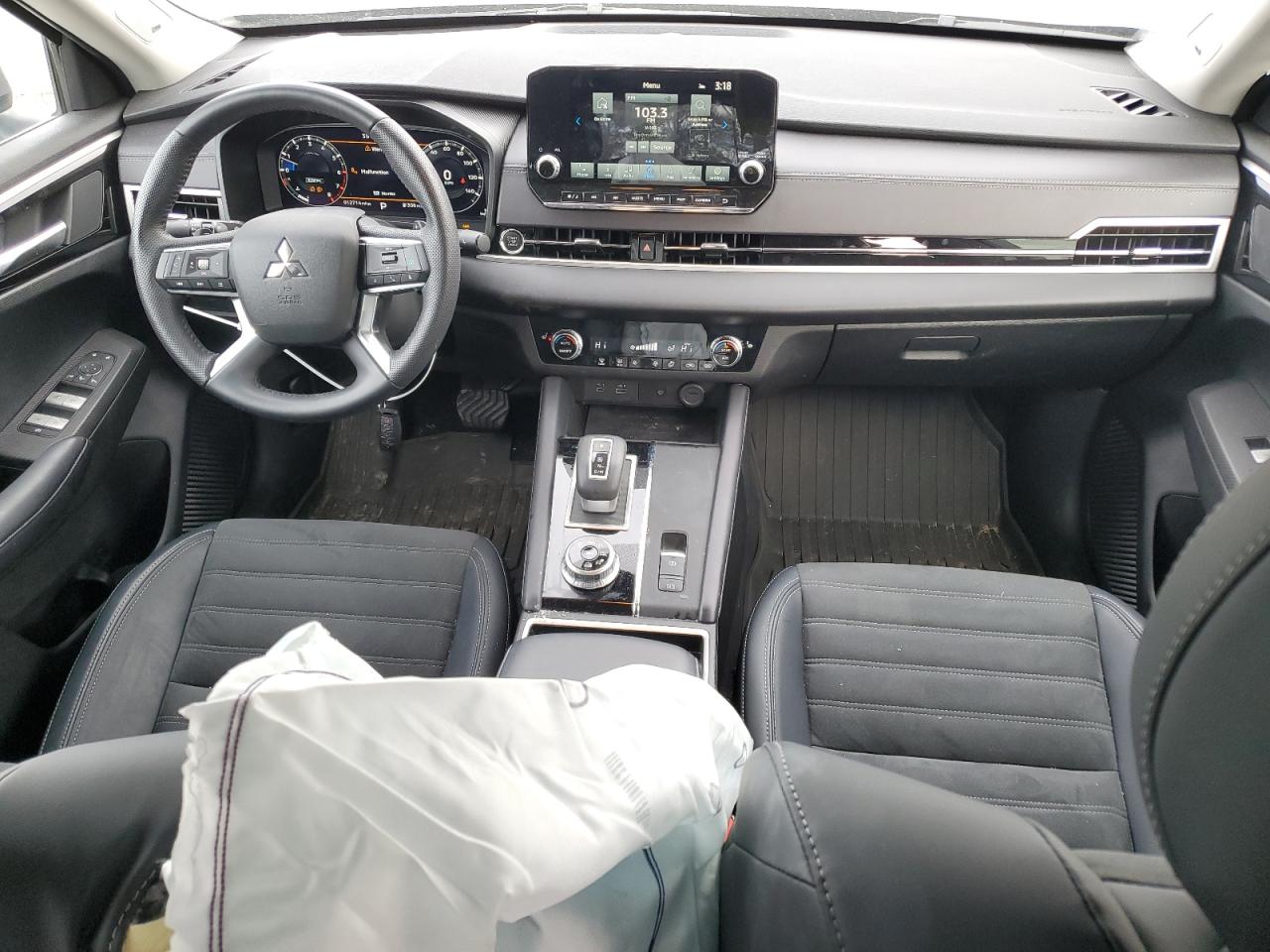 2024 Mitsubishi Outlander - Image 8