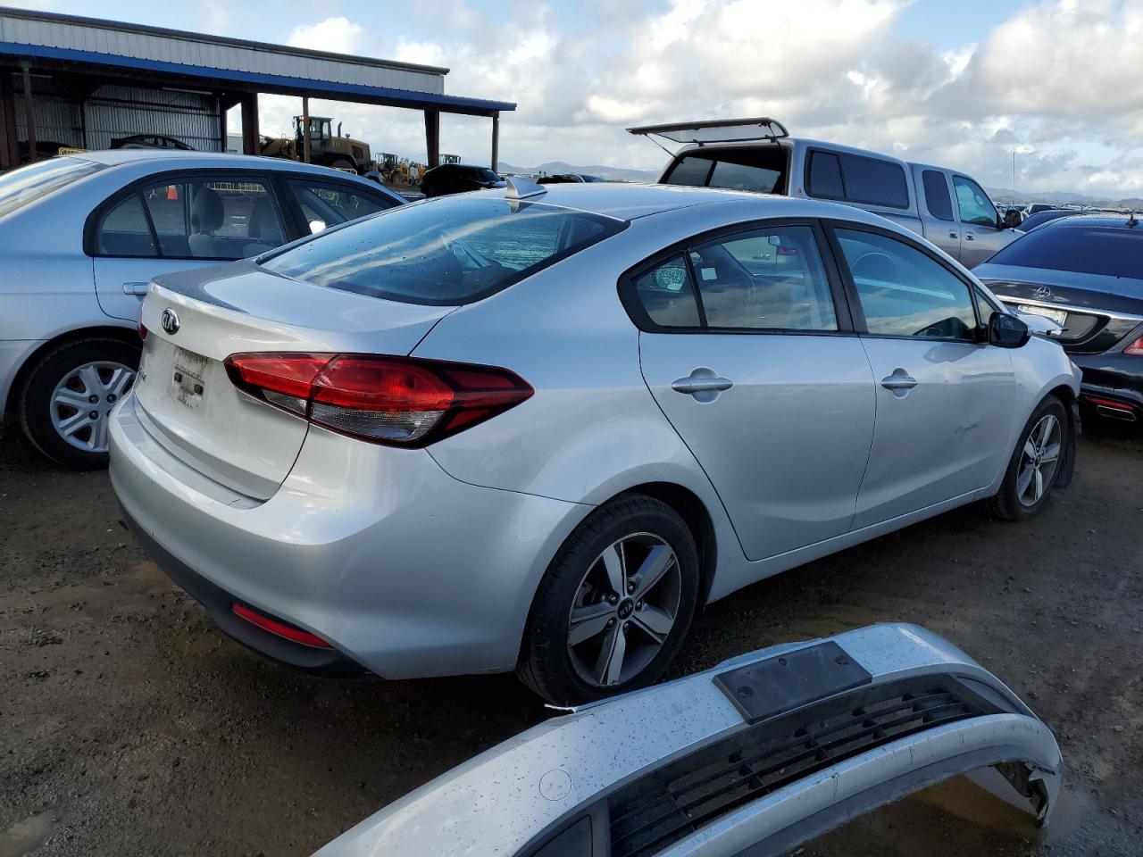 VIN 3KPFL4A7XJE167205 2018 KIA FORTE no.3