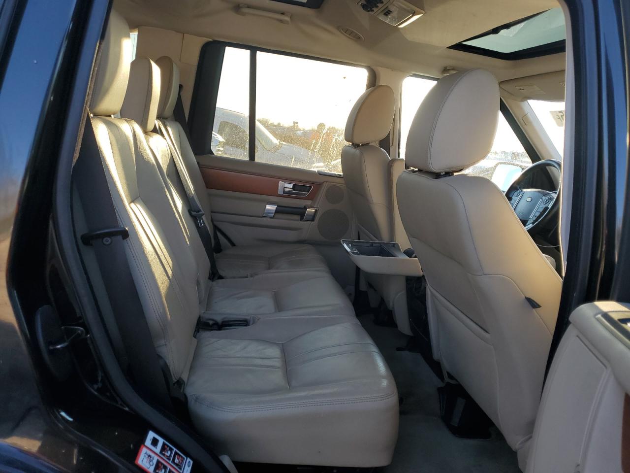 2011 Land Rover LR4 - Image 11
