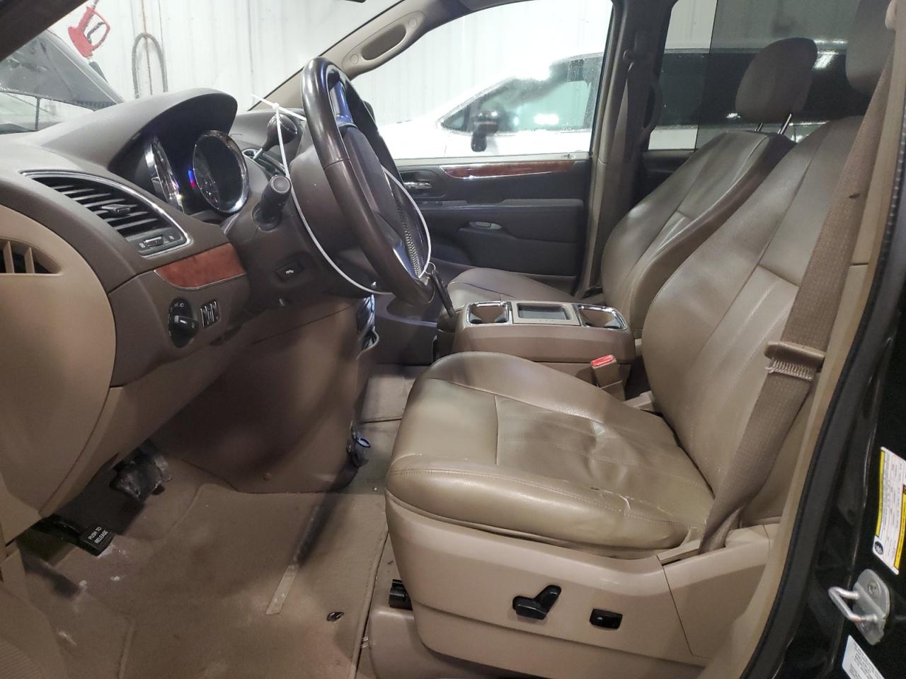 2011 Chrysler Town & Country - Image 7
