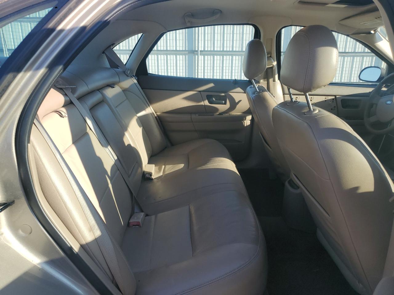 2005 Ford Taurus - Image 10