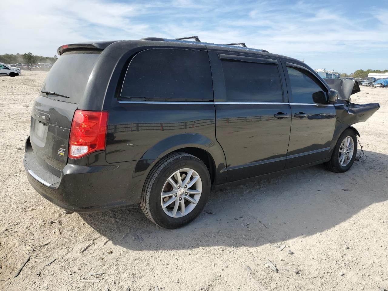 2019 Dodge Caravan - Image 3